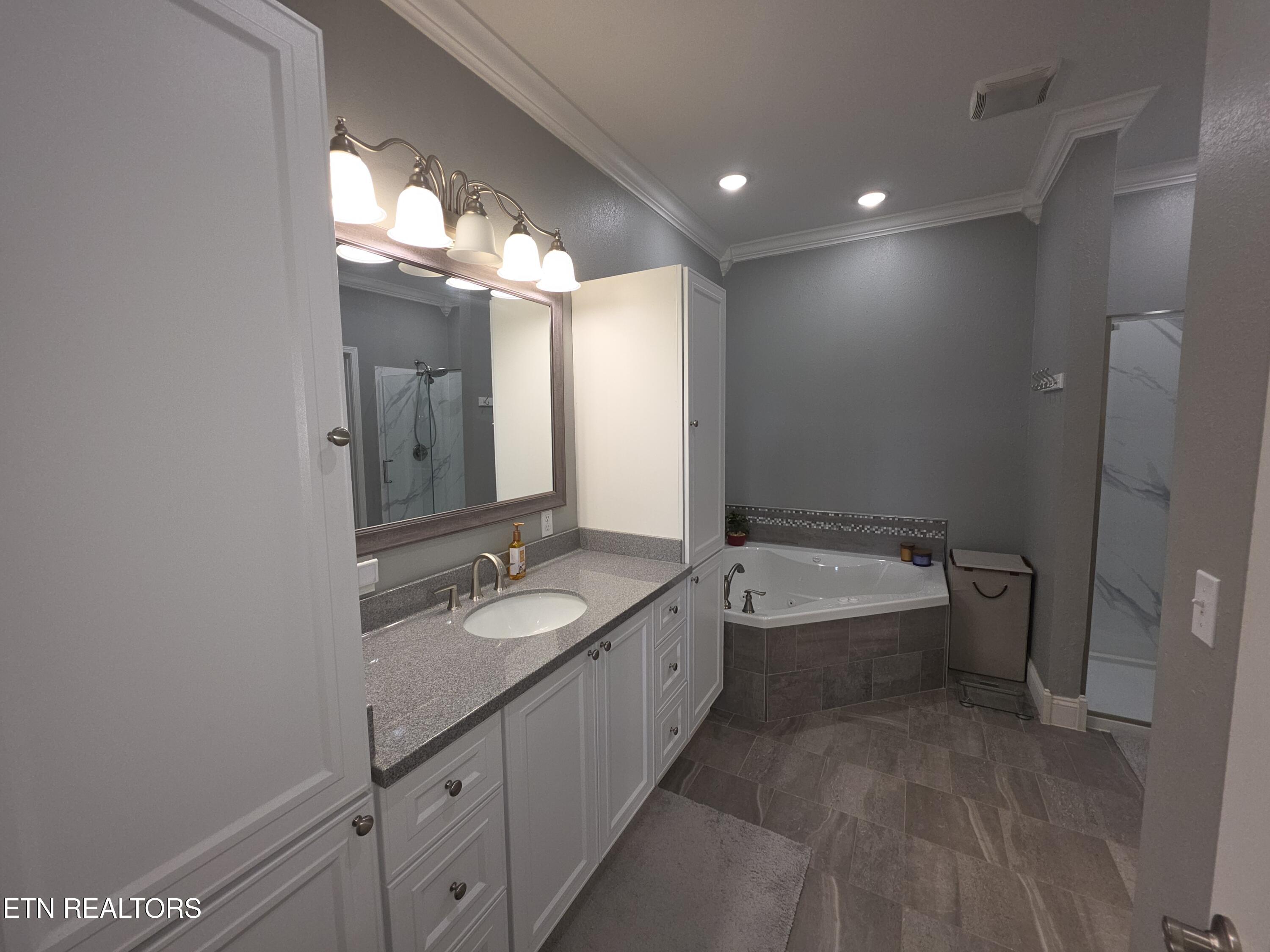 317 Oak Grove Road Harrogate TN 37752