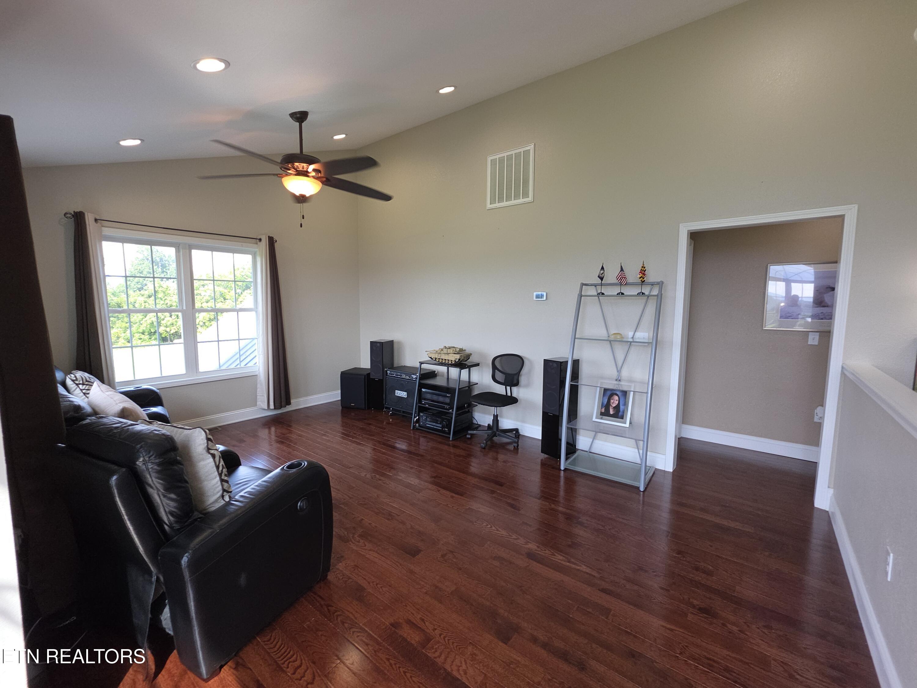 317 Oak Grove Road Harrogate TN 37752