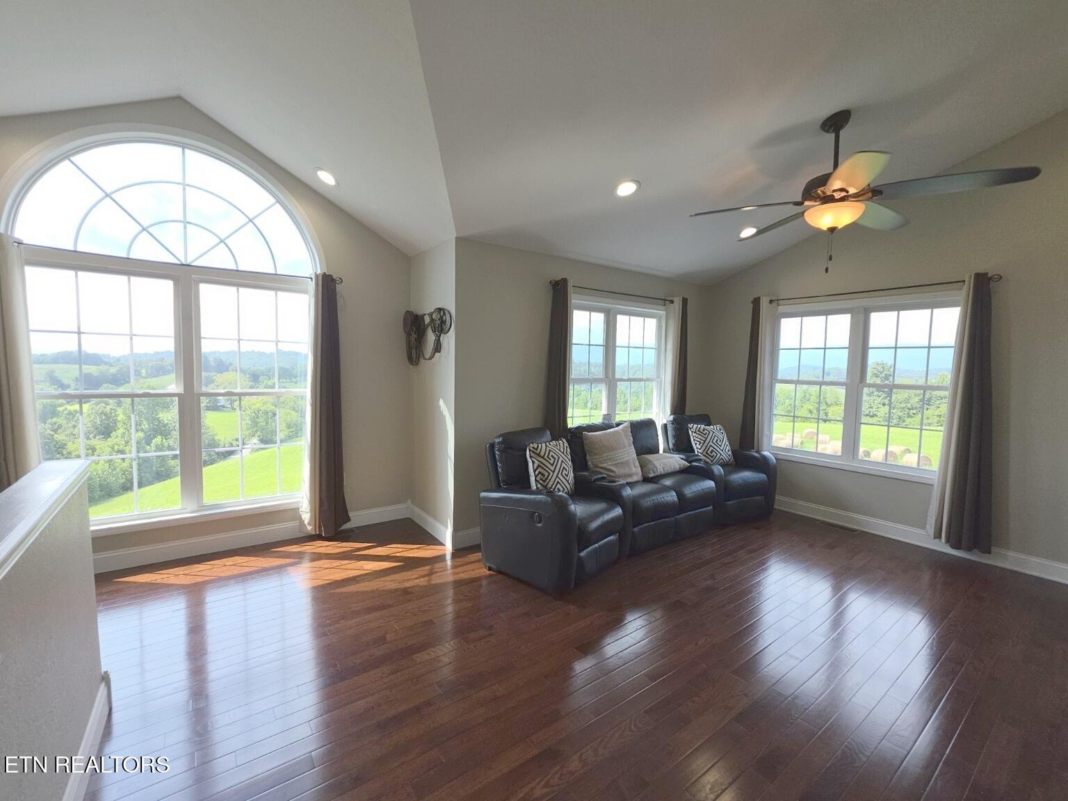 317 Oak Grove Road Harrogate TN 37752