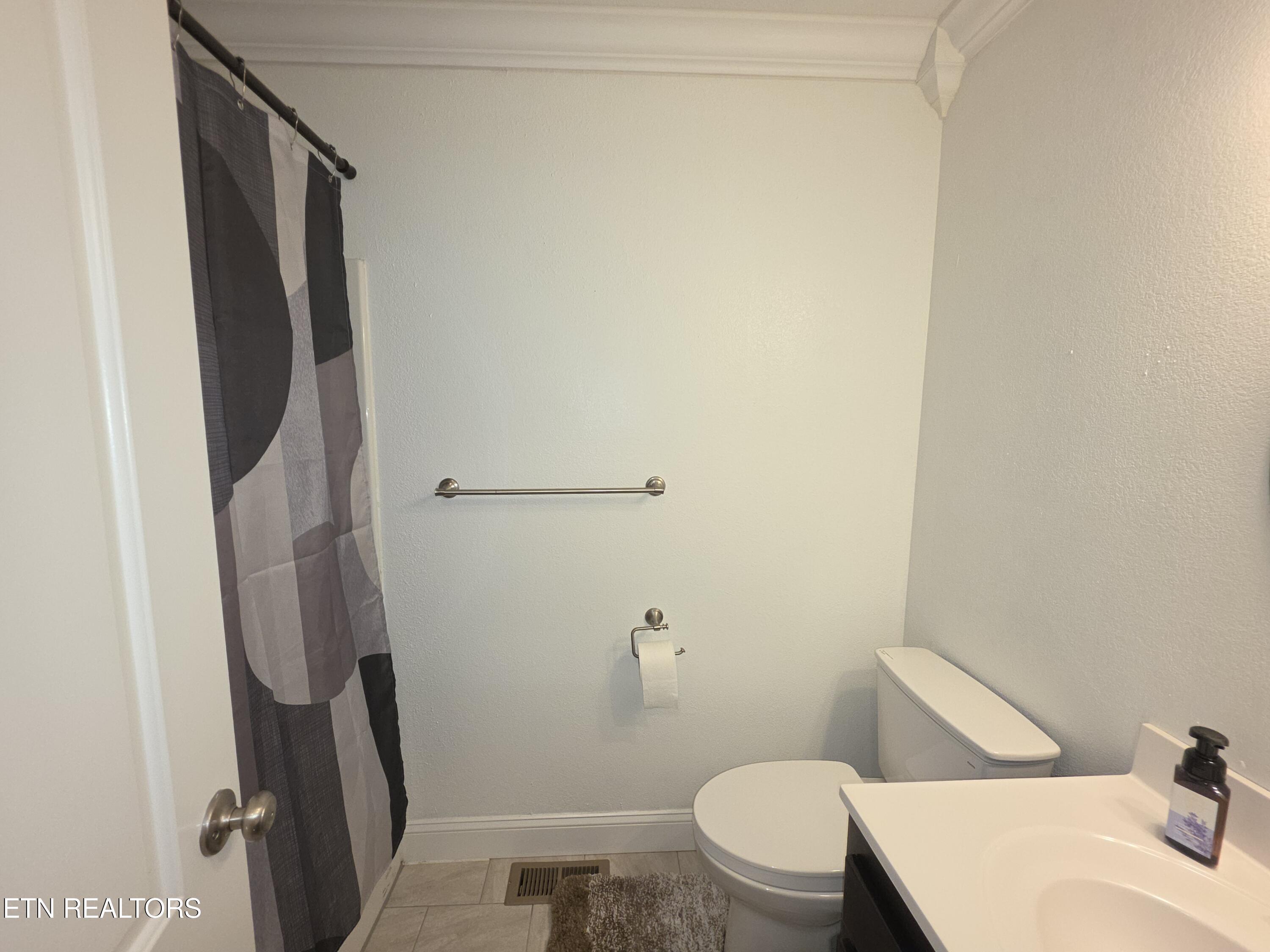 317 Oak Grove Road Harrogate TN 37752