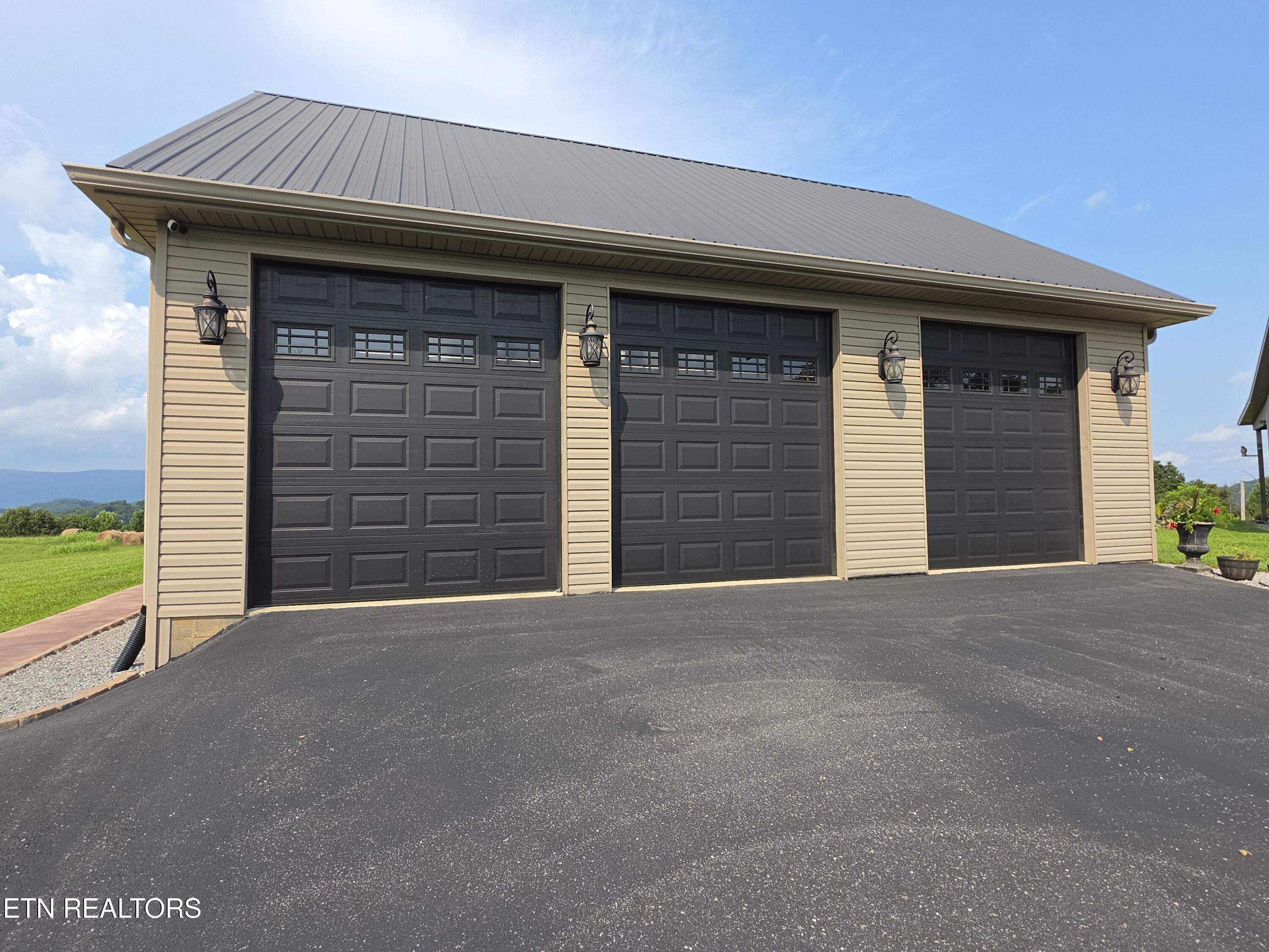317 Oak Grove Road Harrogate TN 37752
