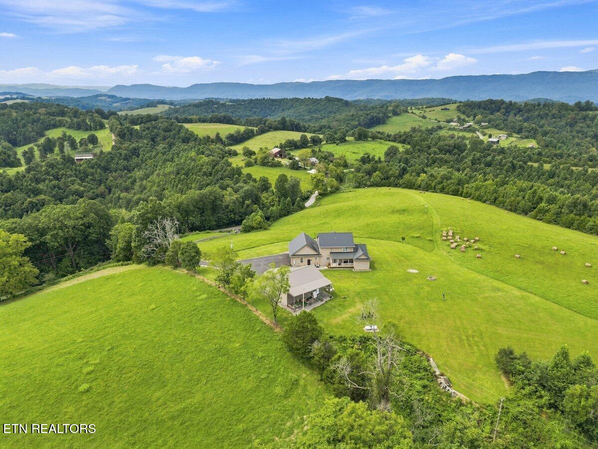 317 Oak Grove Road Harrogate TN 37752