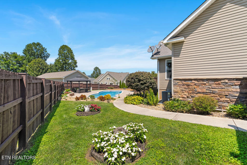 409 Bluff Trace Jacksboro TN 37757