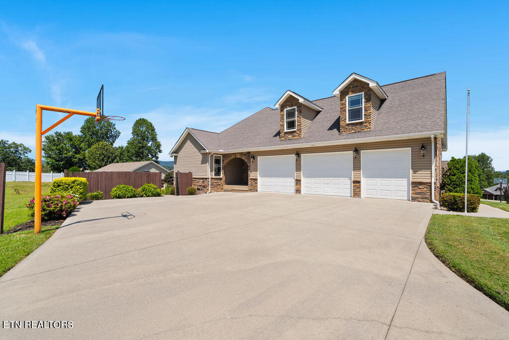 409 Bluff Trace Jacksboro TN 37757