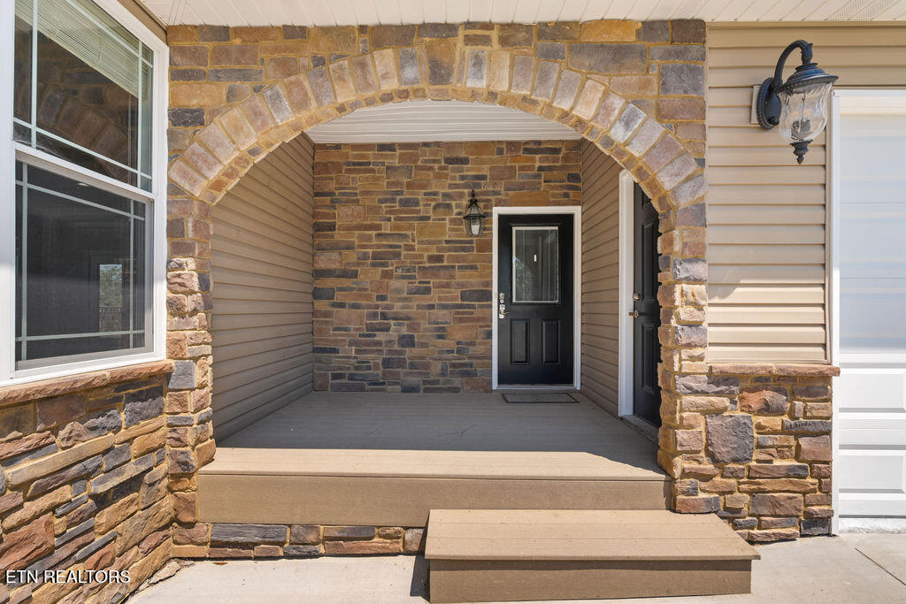 409 Bluff Trace Jacksboro TN 37757