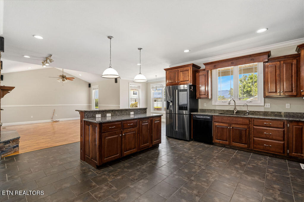 409 Bluff Trace Jacksboro TN 37757