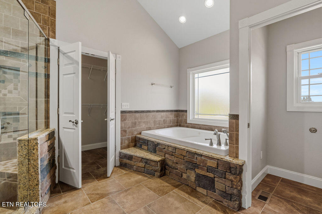 409 Bluff Trace Jacksboro TN 37757