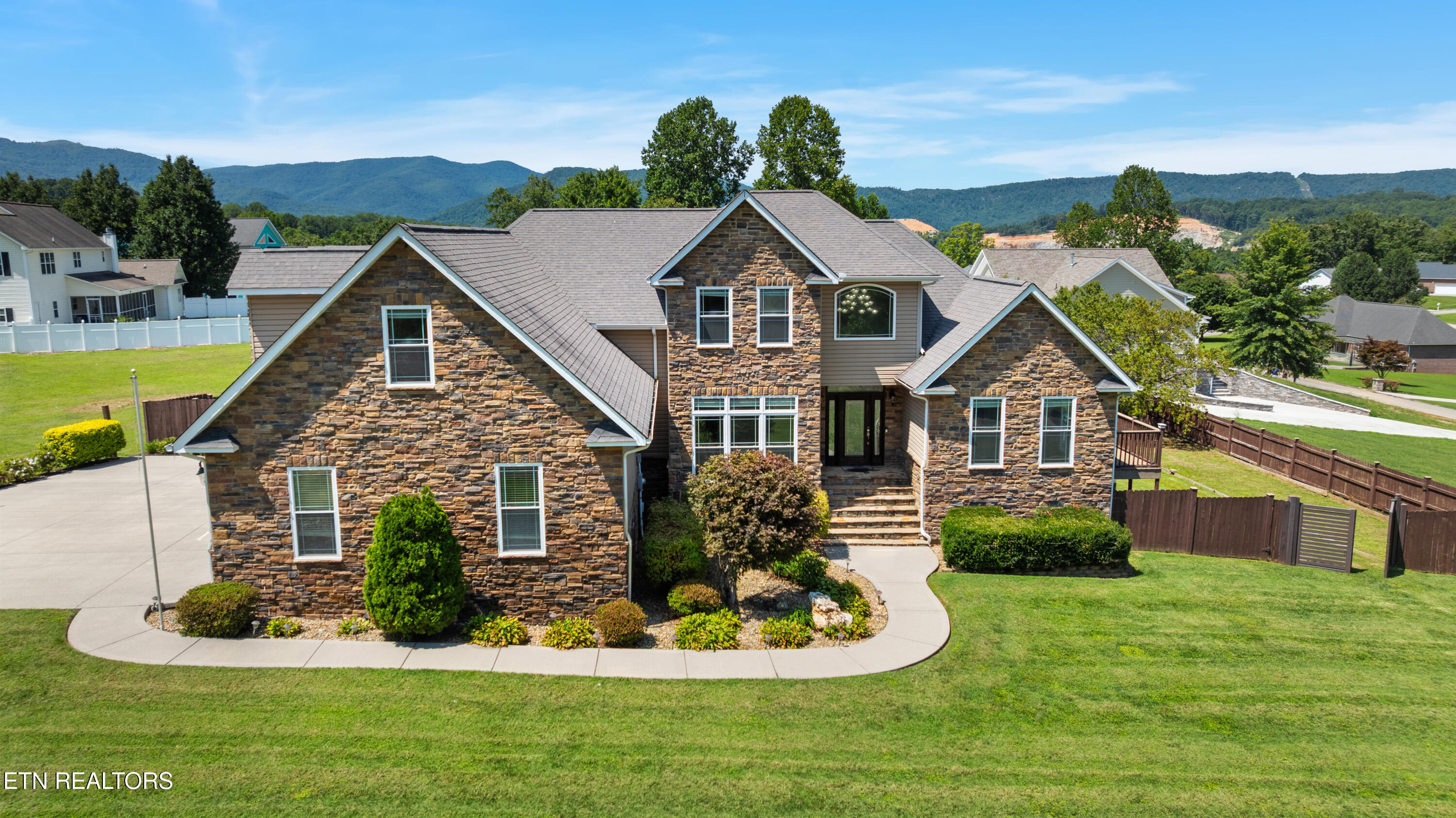 409 Bluff Trace Jacksboro TN 37757