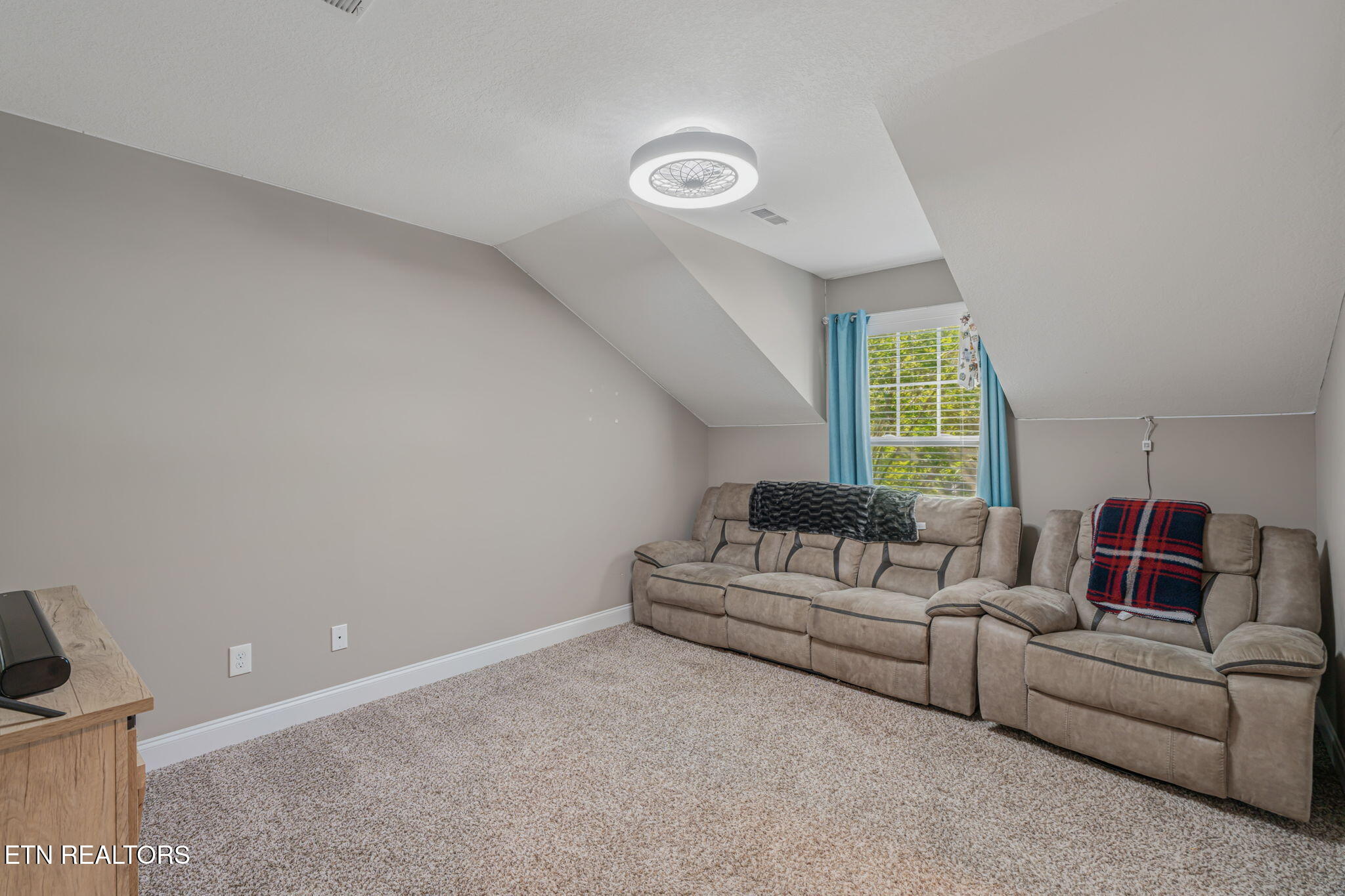 99 Fallberry Street Oak Ridge TN 37830