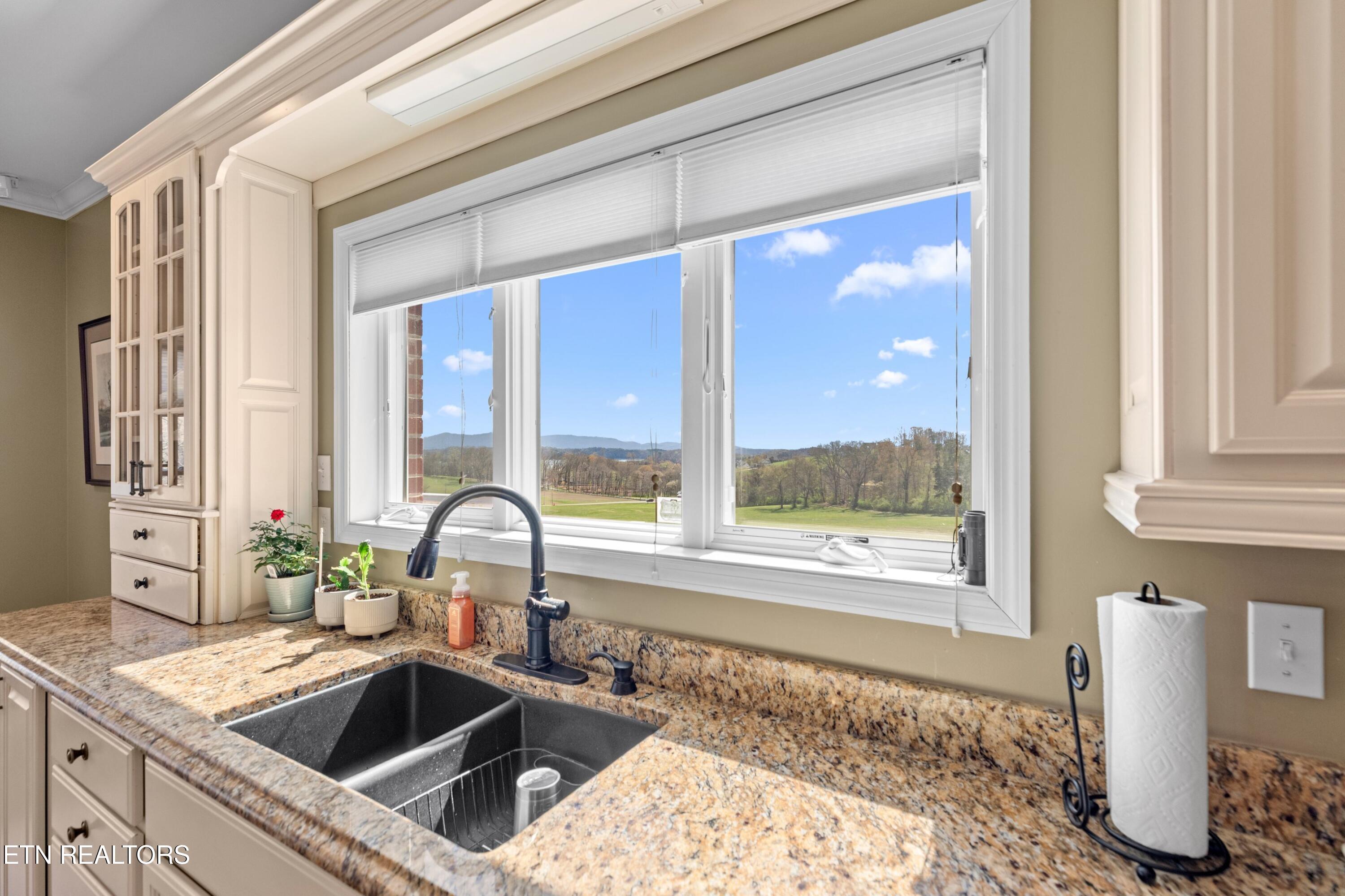 741 Cherokee Drive Dandridge TN 37725