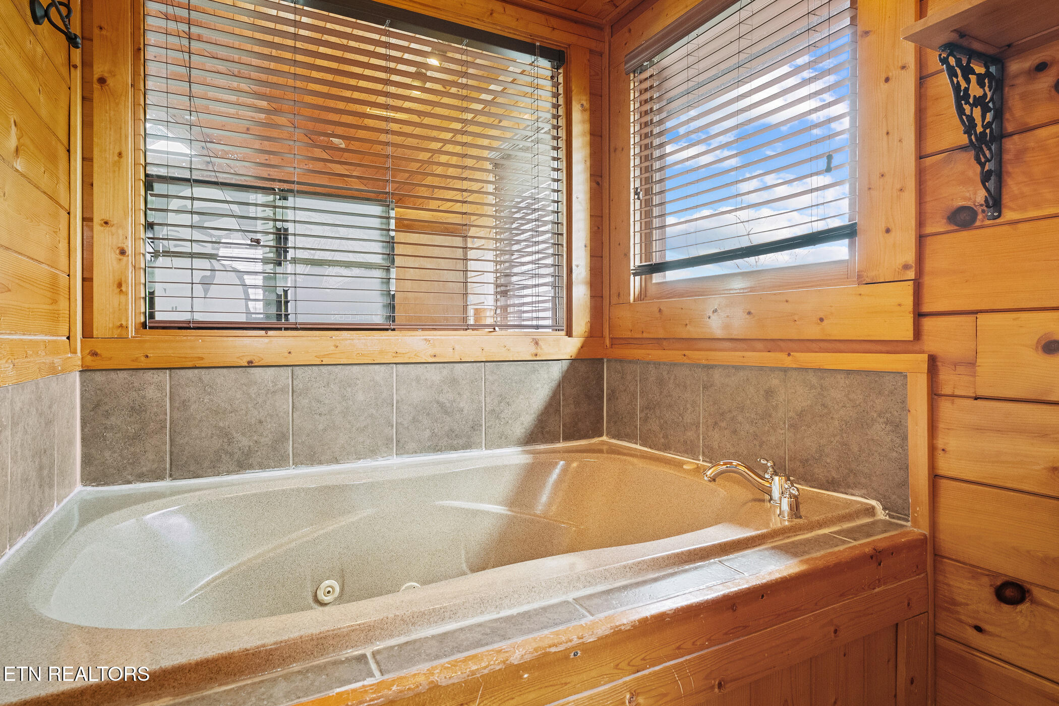 2815 White Oak Ridge Lane Sevierville TN 37862