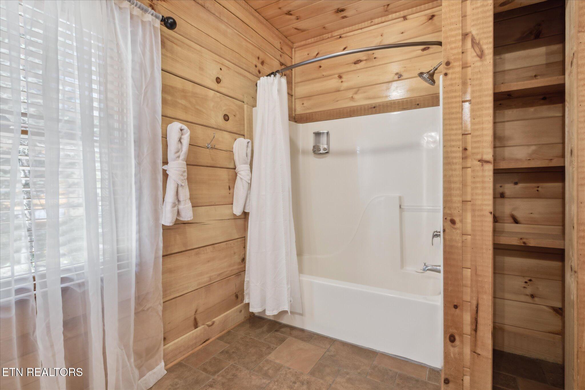 3206 Falling Leaf Way Pigeon Forge TN 37863