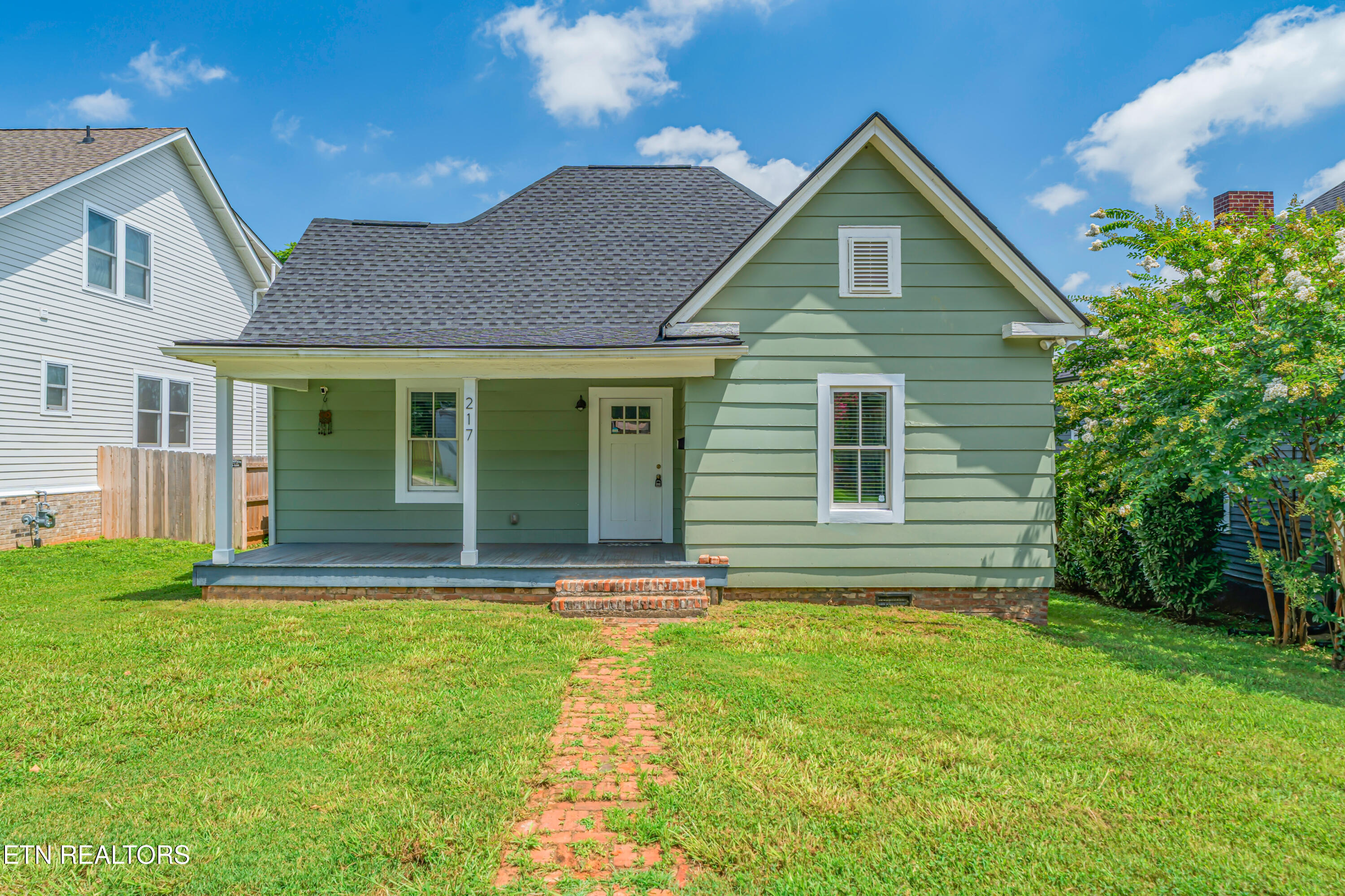 217 Leonard Place Knoxville TN 37917