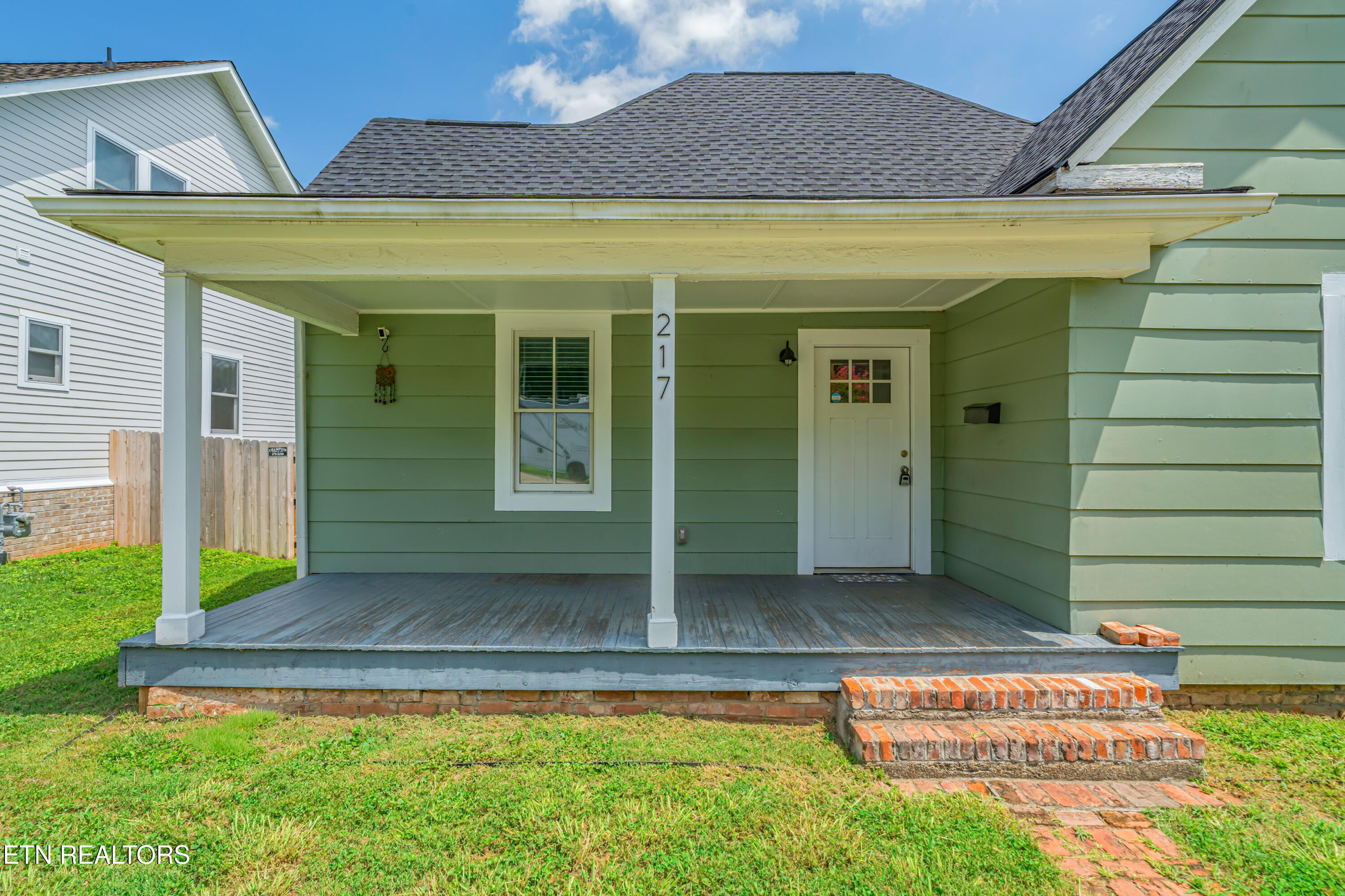 217 Leonard Place Knoxville TN 37917