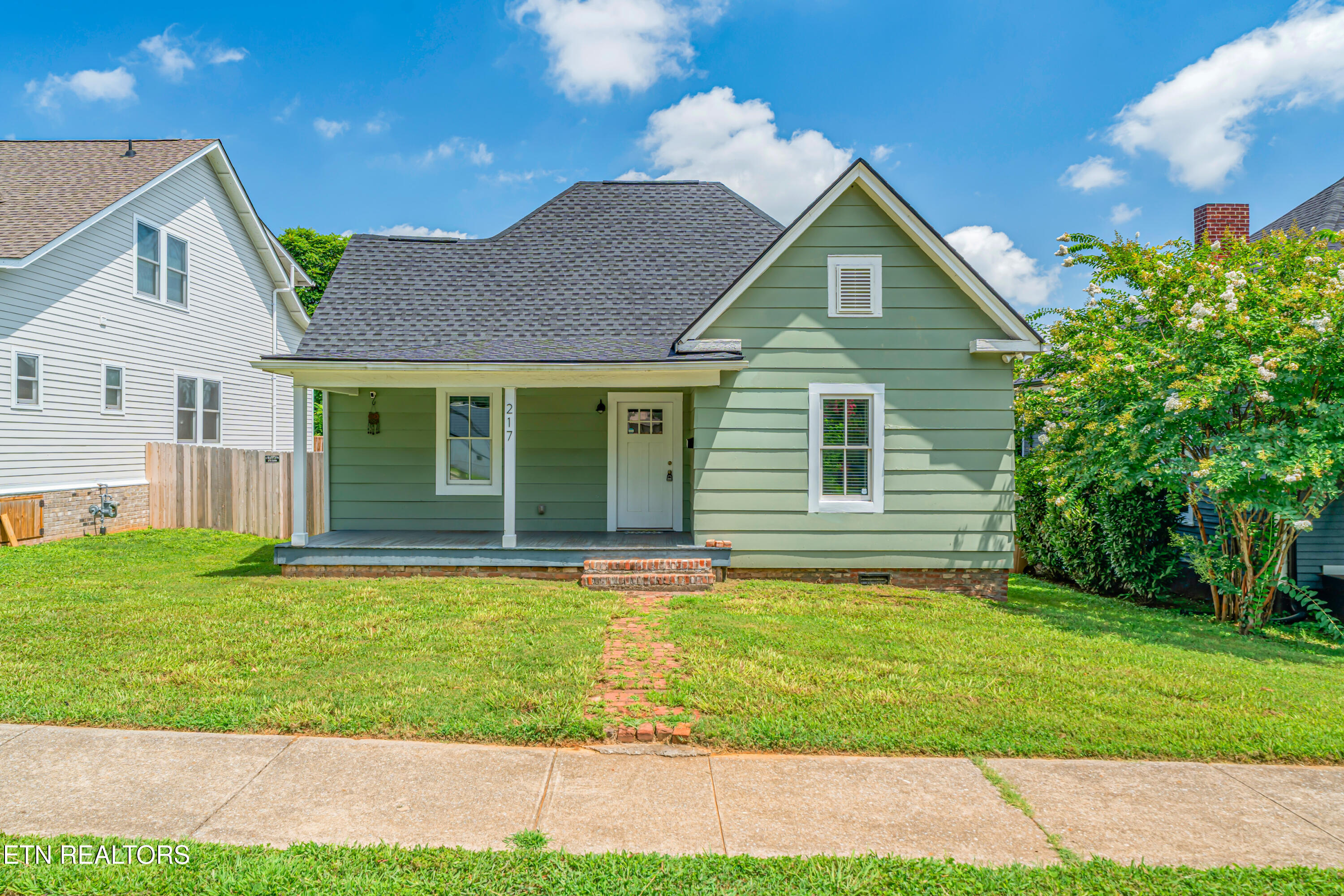 217 Leonard Place Knoxville TN 37917