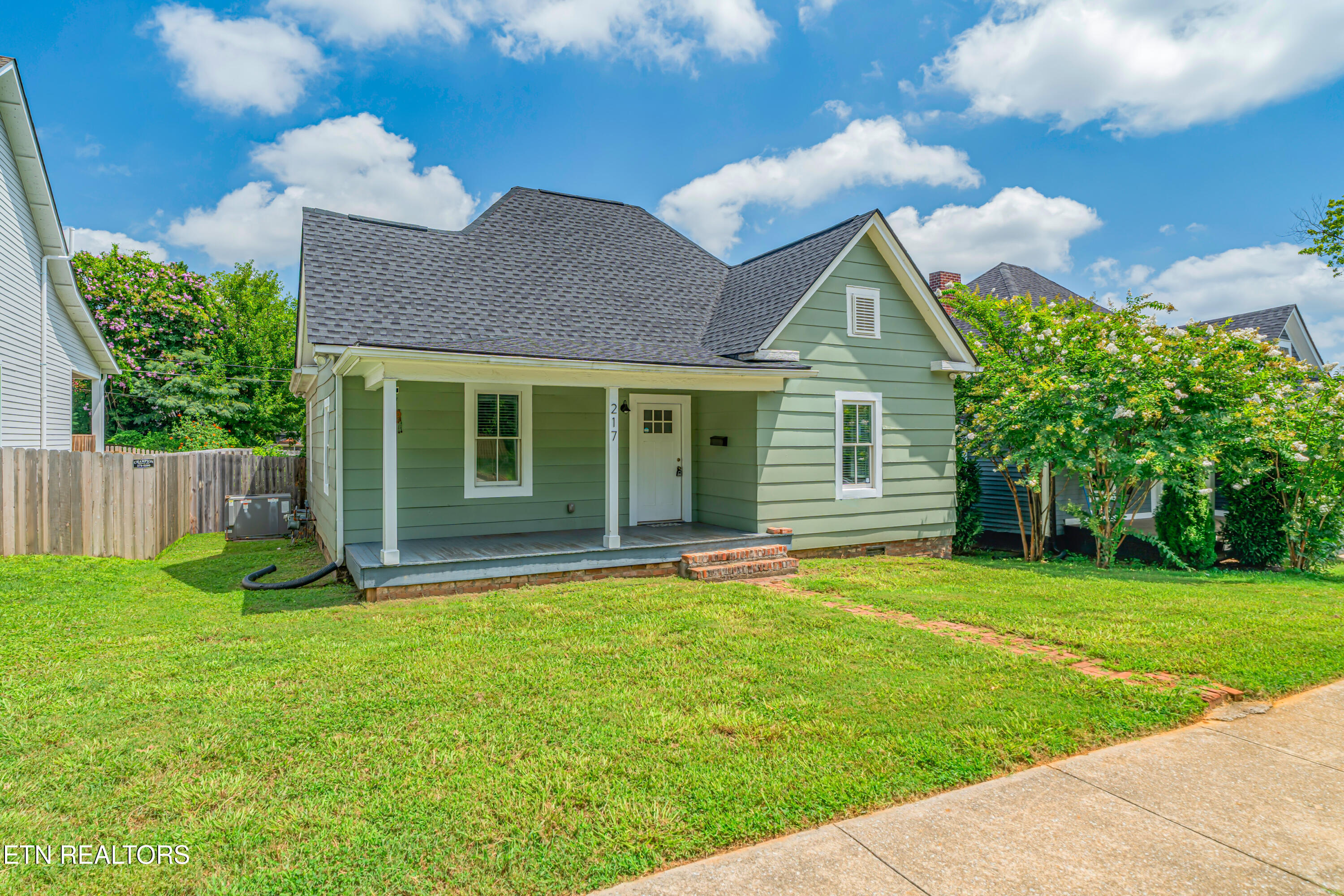 217 Leonard Place Knoxville TN 37917