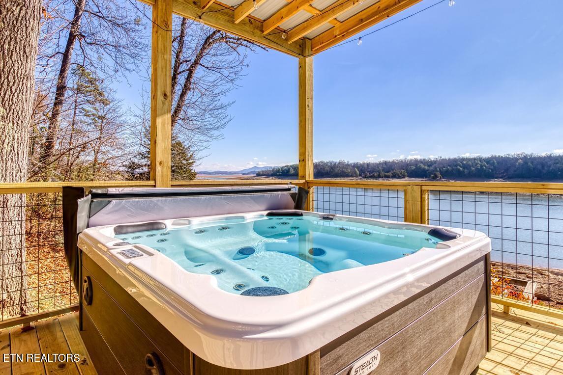 1421 Highway 139 Dandridge TN 37725