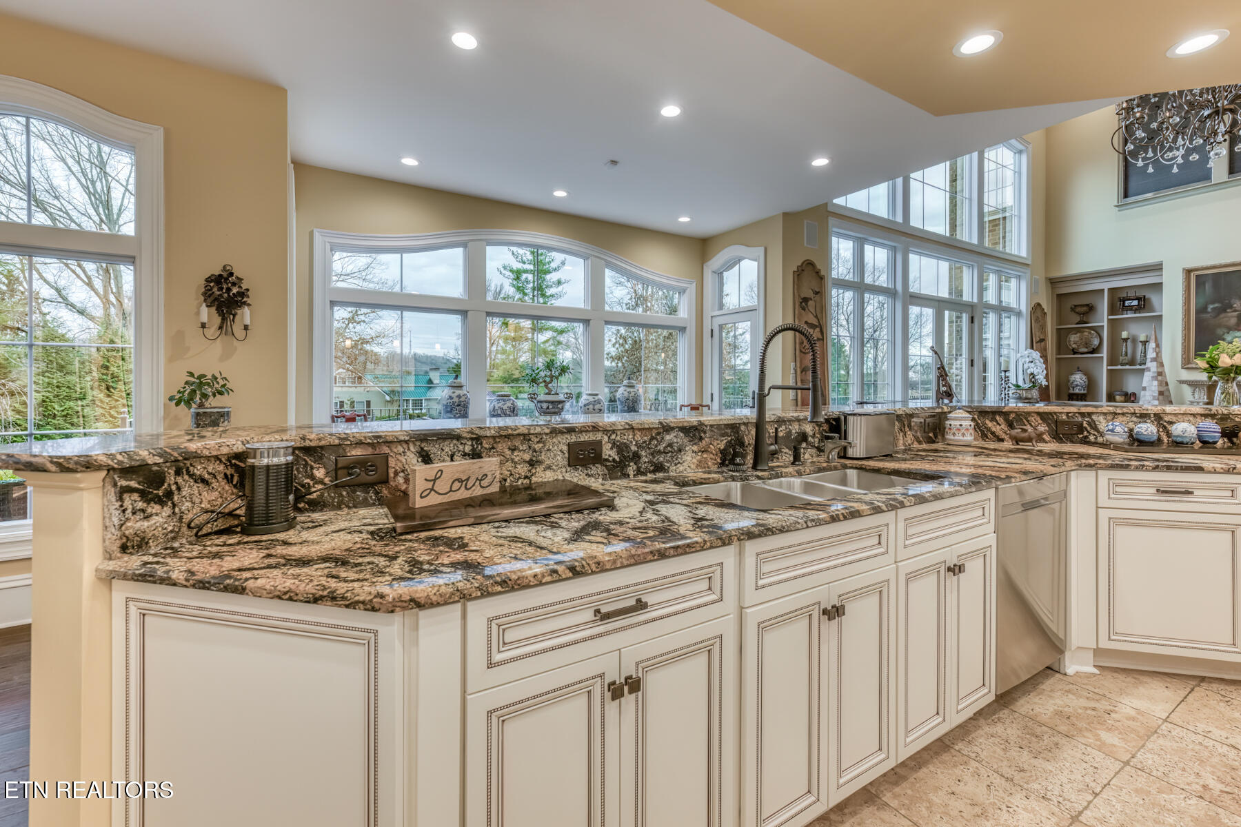 1128 Mountain Vista Pvt Drive Bristol TN 37620