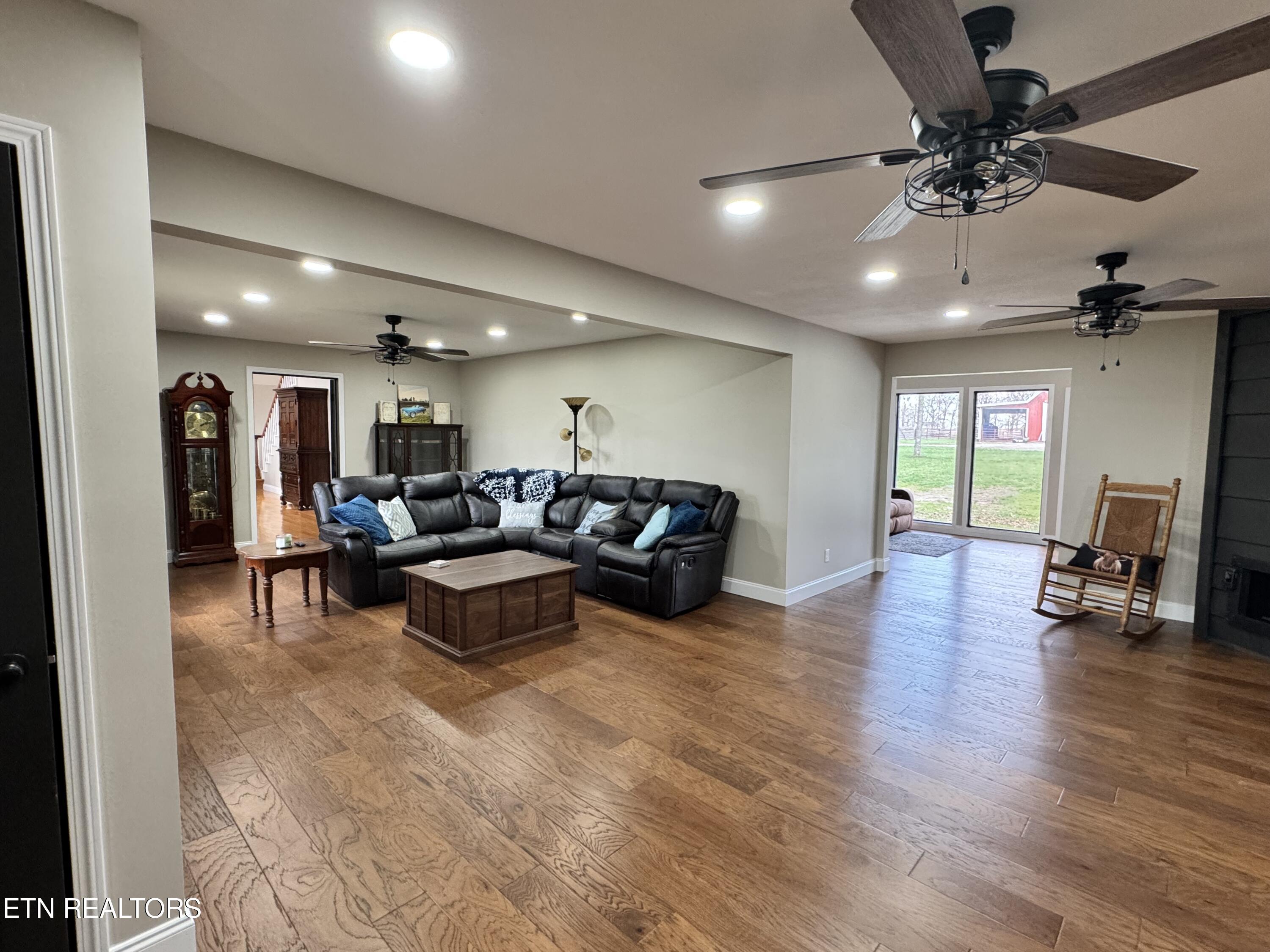 5519 S York Highway Grimsley TN 38565