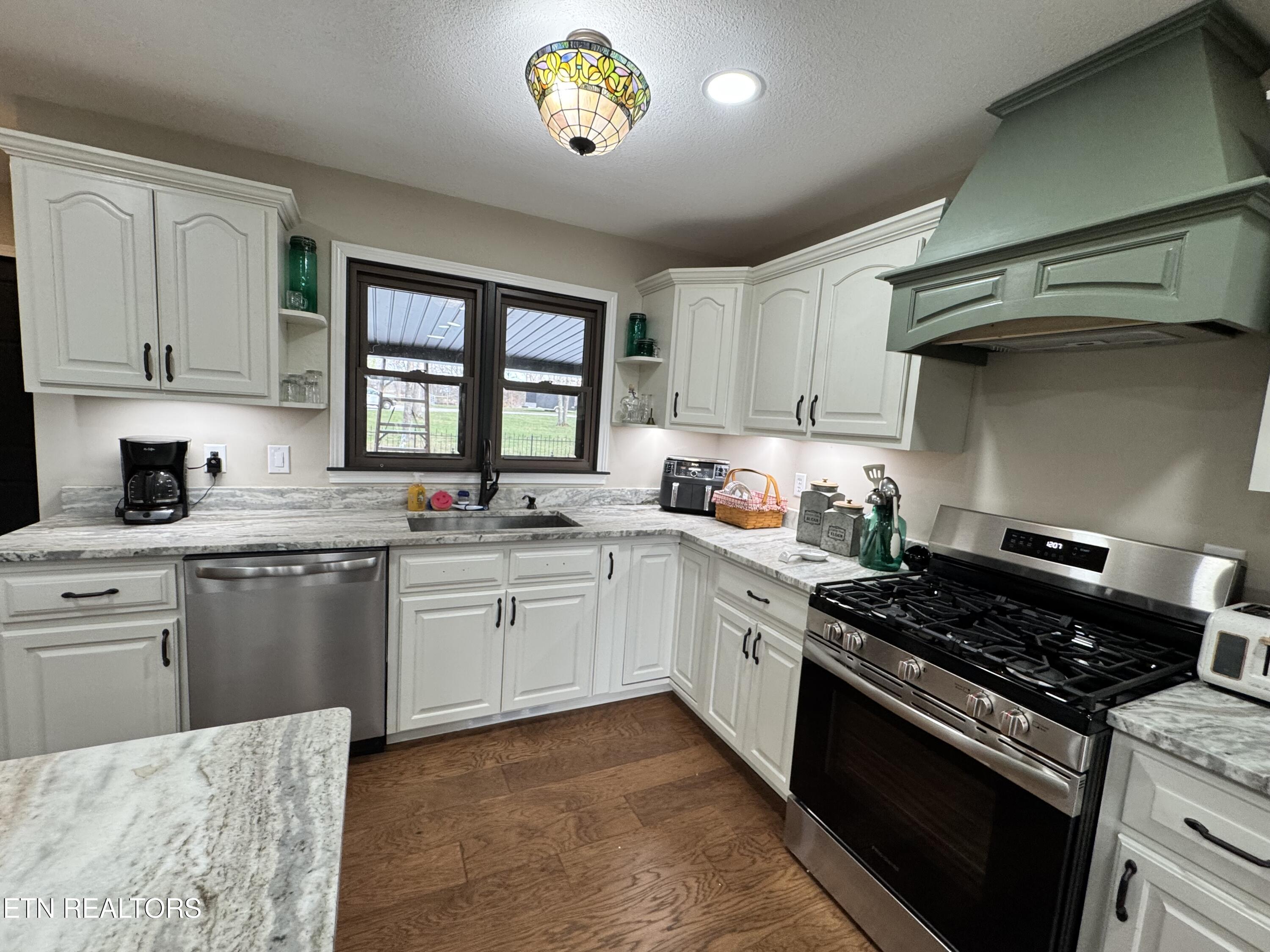 5519 S York Highway Grimsley TN 38565