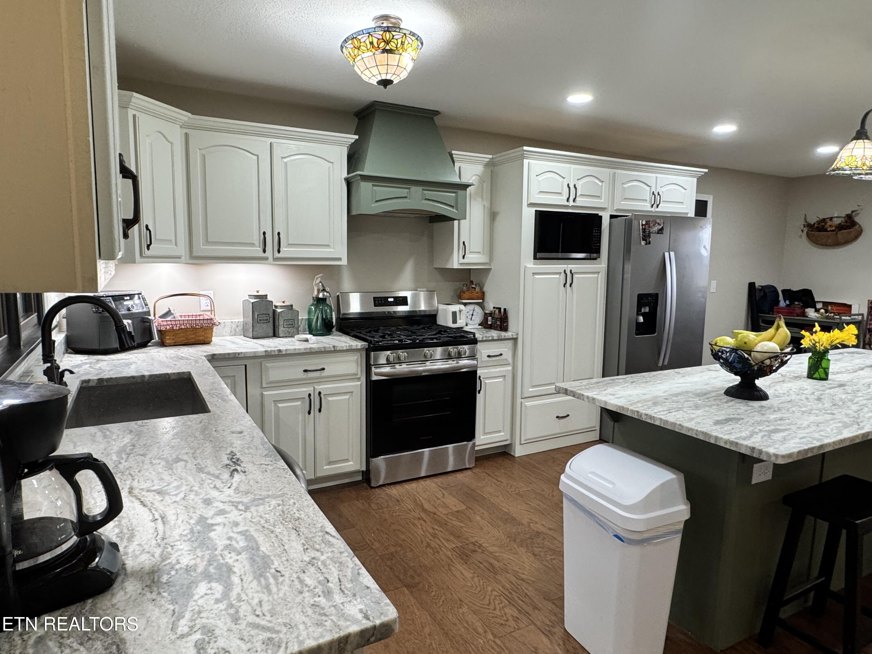 5519 S York Highway Grimsley TN 38565