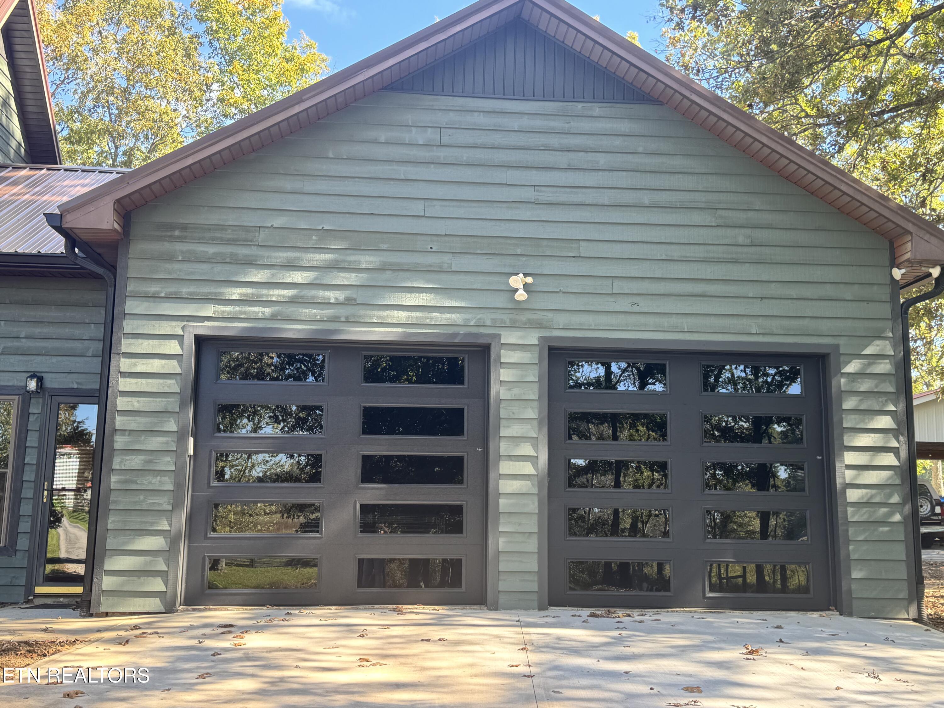 5519 S York Highway Grimsley TN 38565