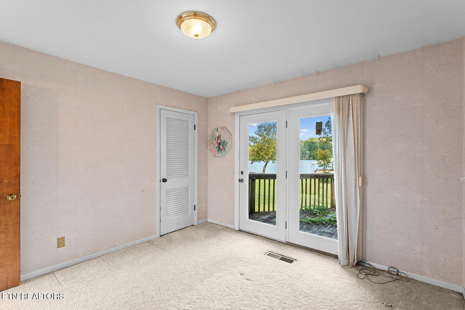 4827 Riversedge Road Louisville TN 37777
