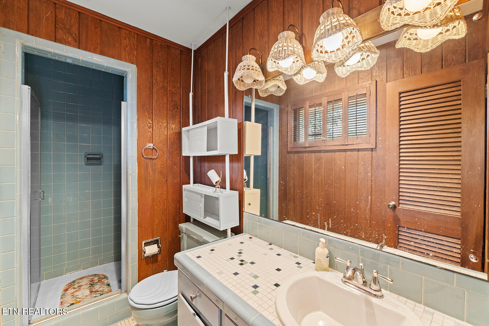 4827 Riversedge Road Louisville TN 37777
