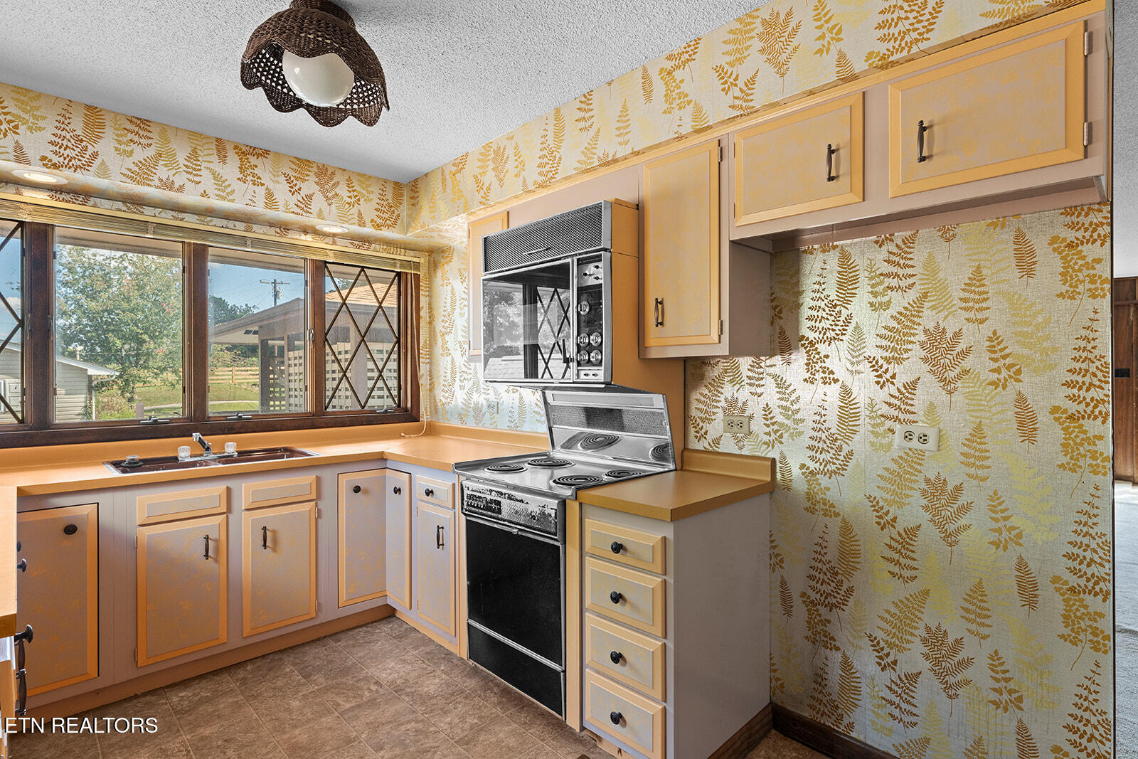 4827 Riversedge Road Louisville TN 37777