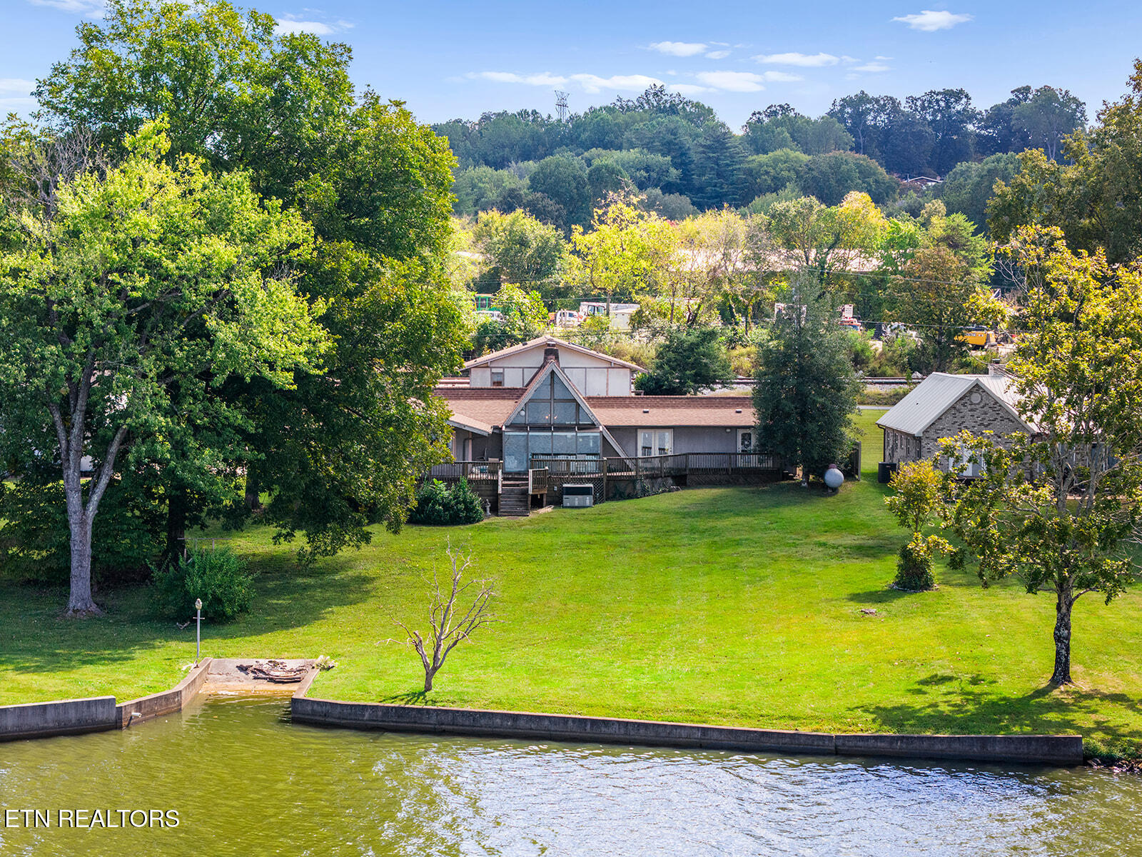 4827 Riversedge Road Louisville TN 37777
