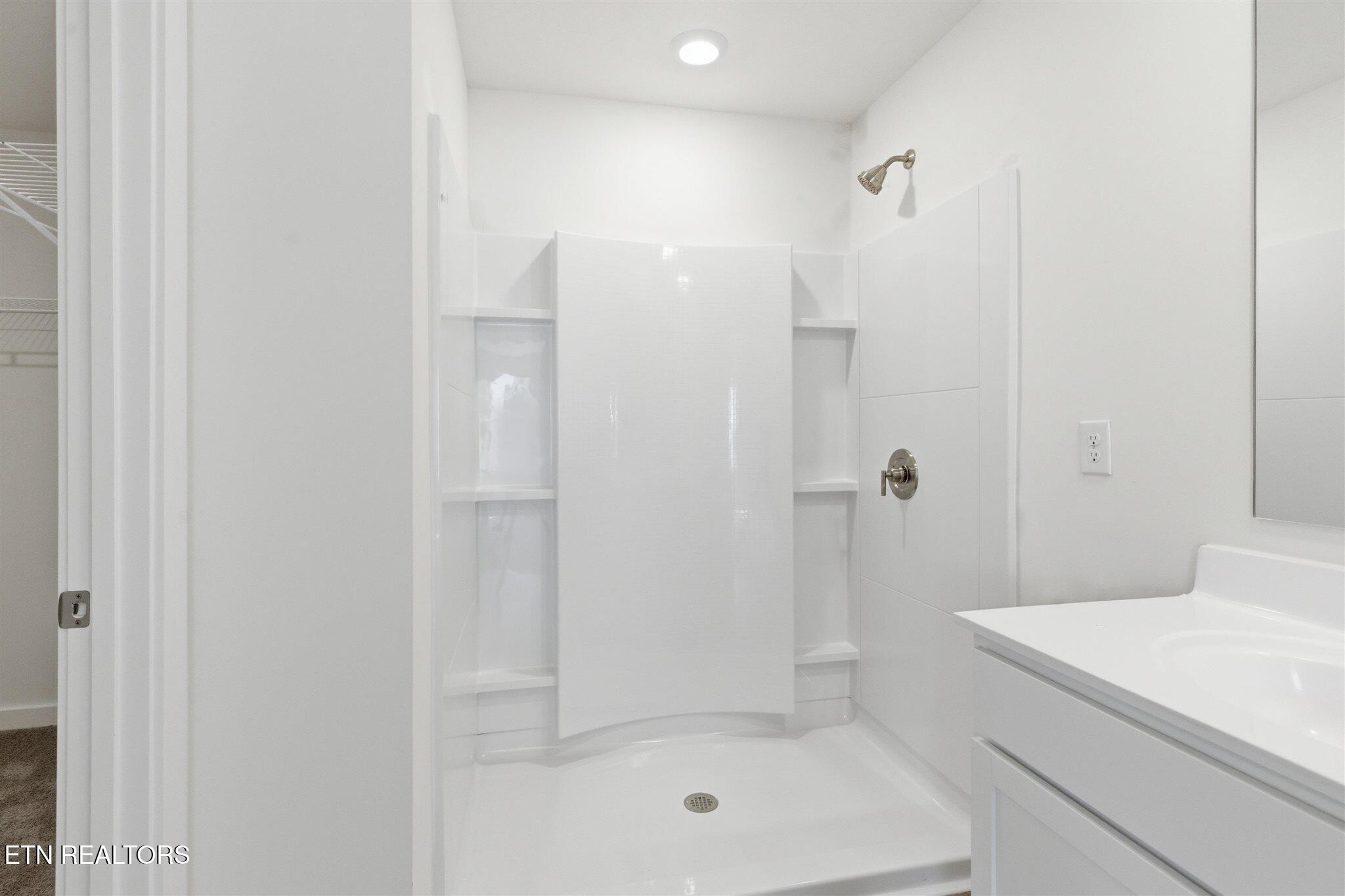 572 White Oak Lane Vonore TN 37885