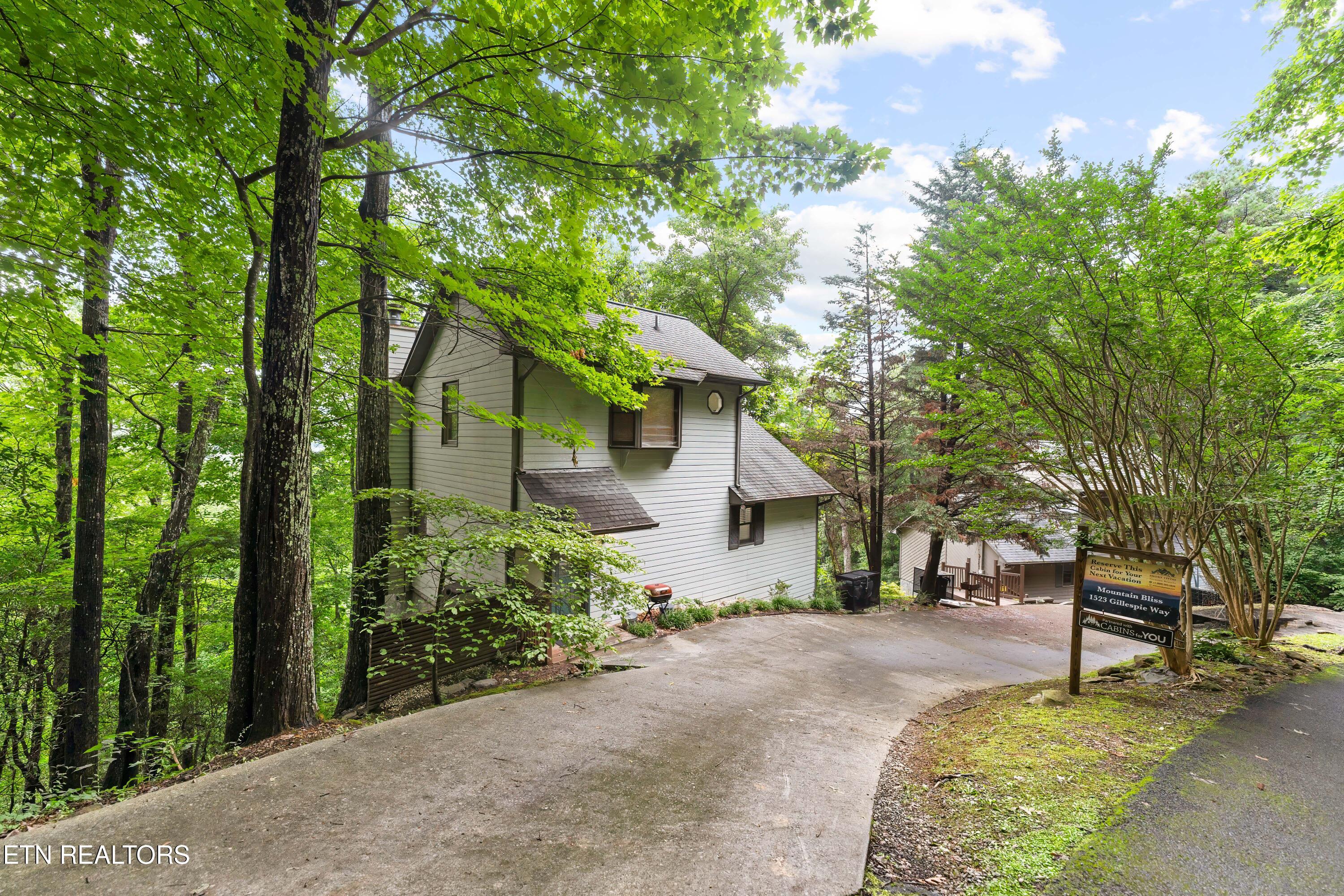 1523 Gillespie Way Gatlinburg TN 37738