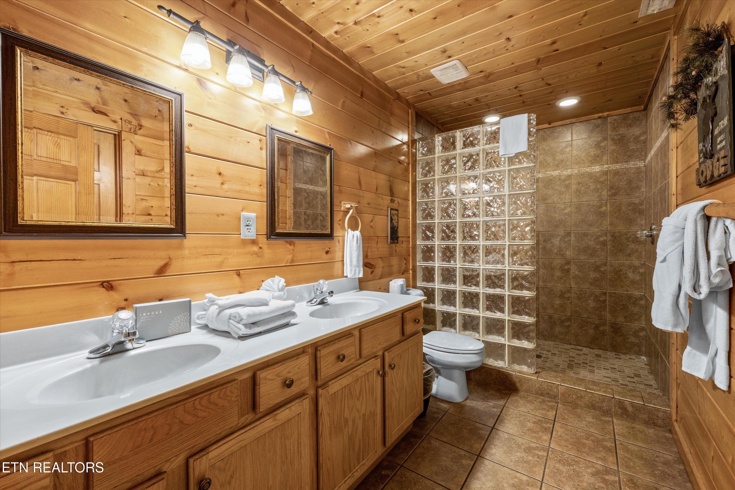 1323 Zachary Thomas Lane Sevierville TN 37876