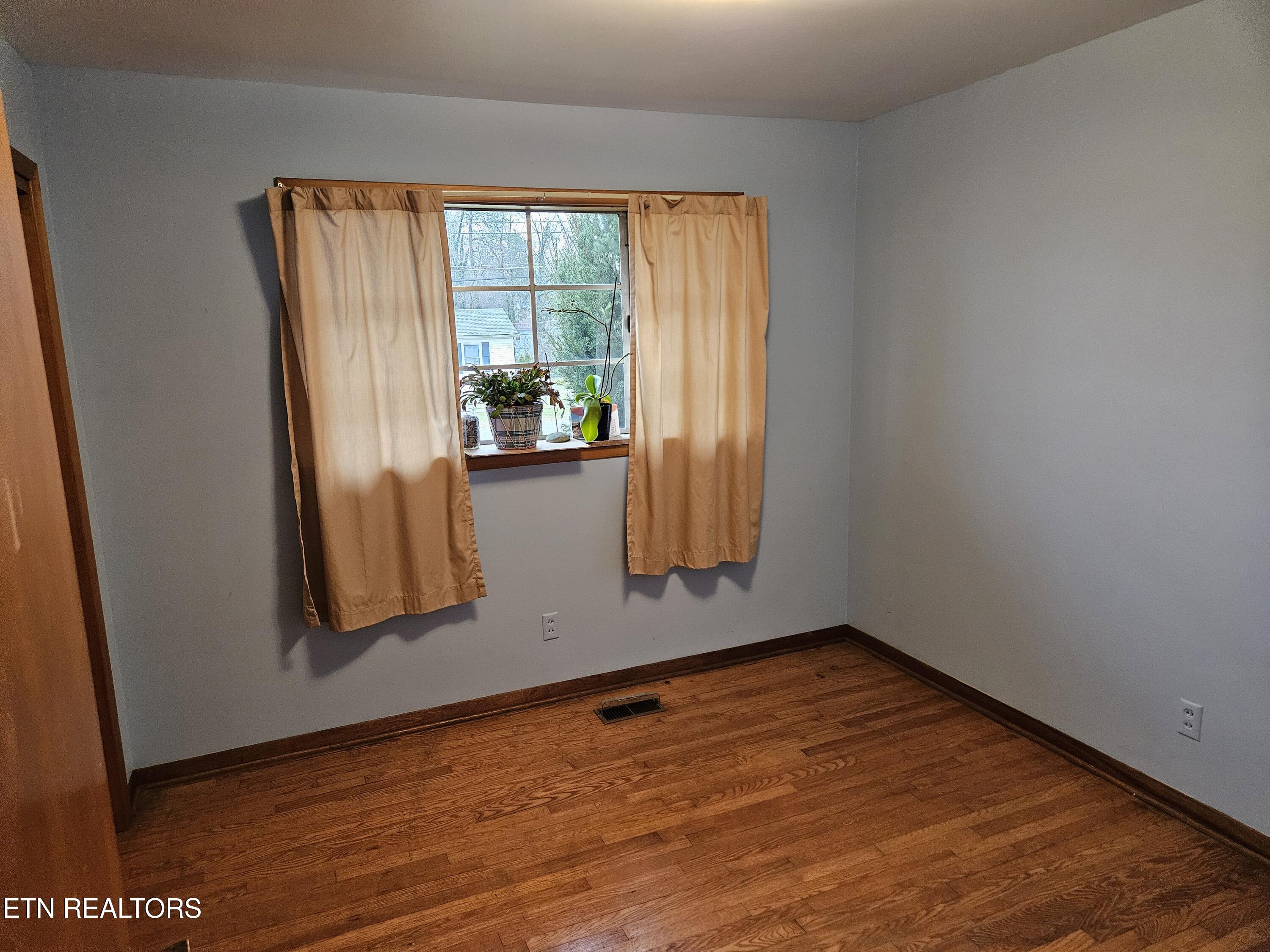 1801 NE Charles Drive Knoxville TN 37918