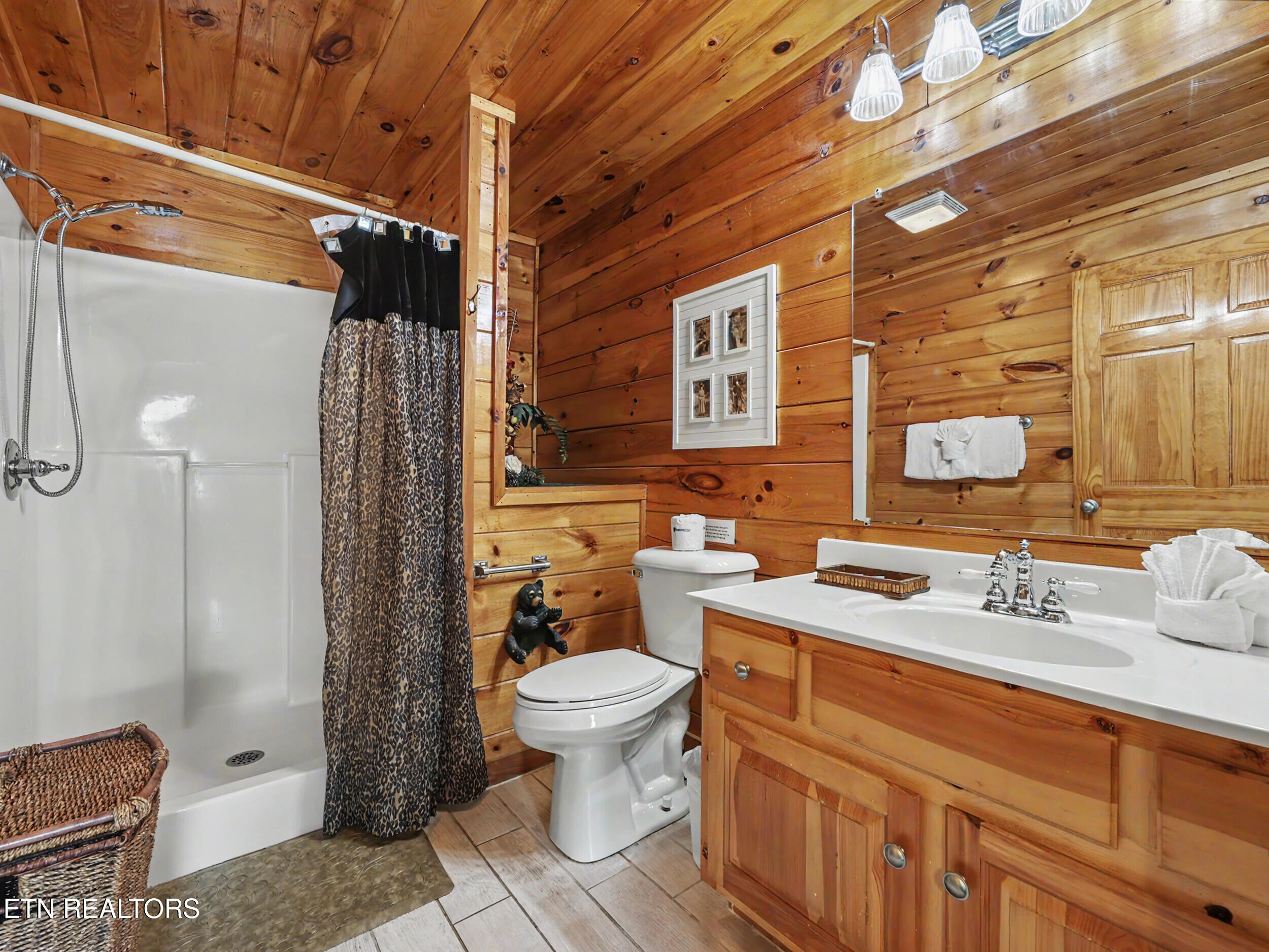 1629 Little Cabin Loop Pigeon Forge TN 37862
