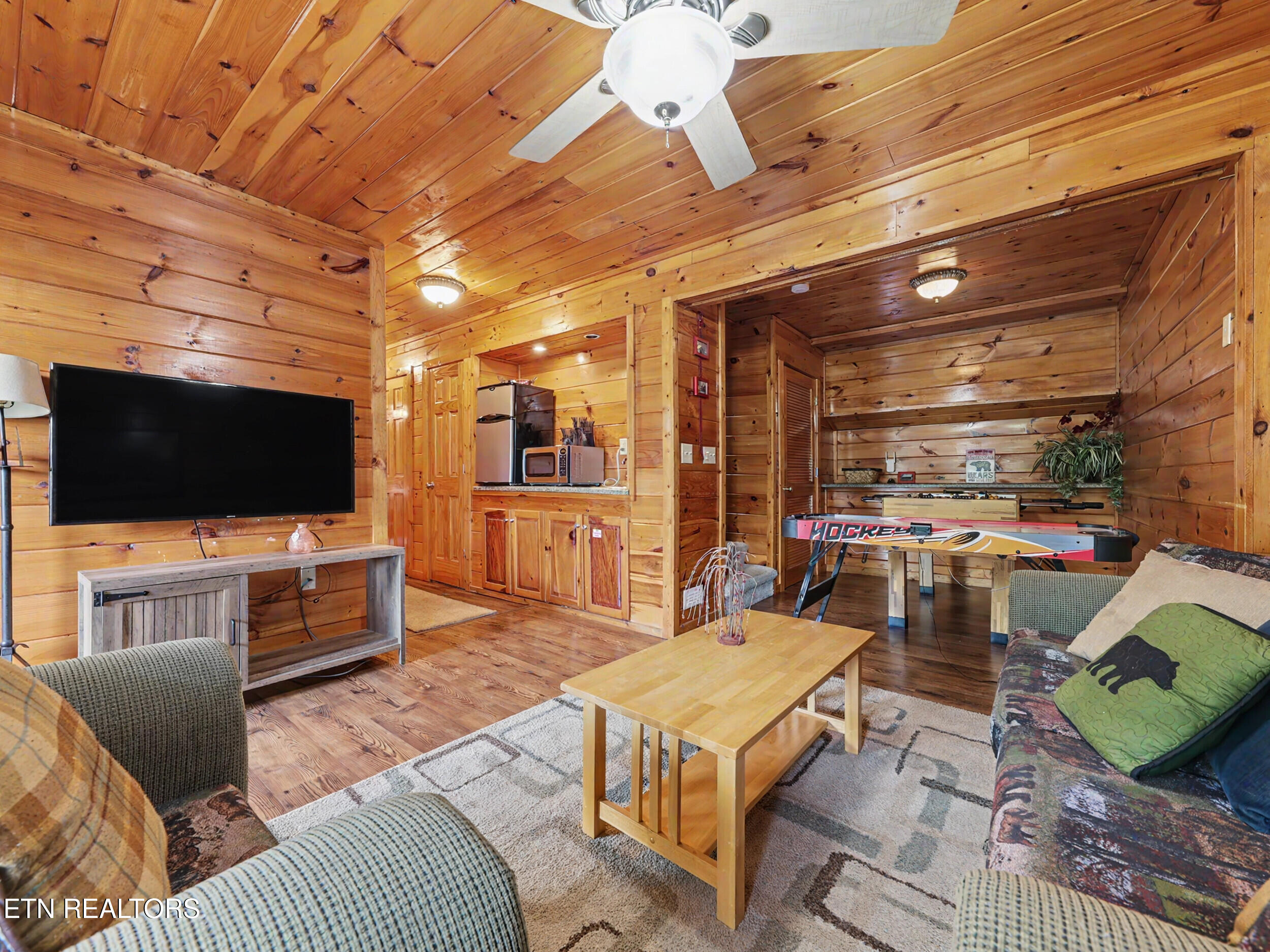 1629 Little Cabin Loop Pigeon Forge TN 37862