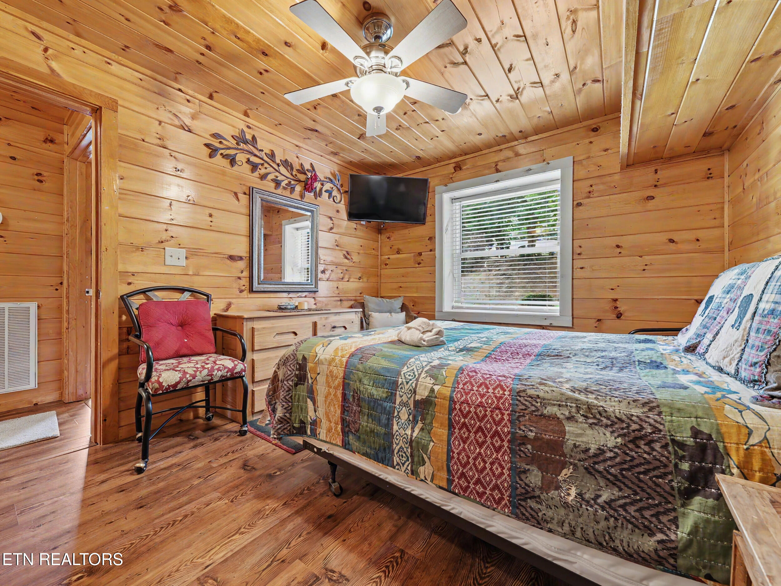 1629 Little Cabin Loop Pigeon Forge TN 37862