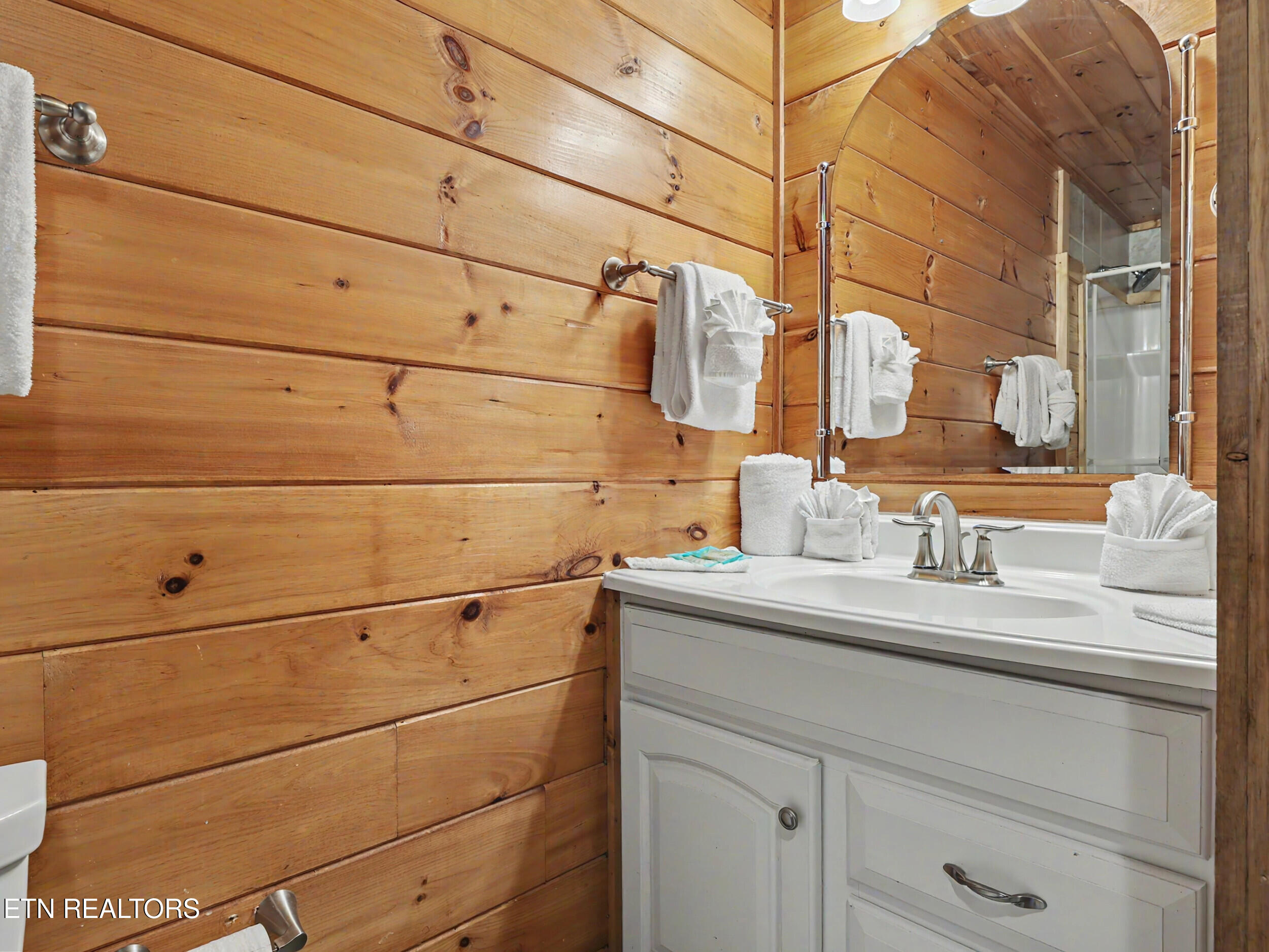 1629 Little Cabin Loop Pigeon Forge TN 37862