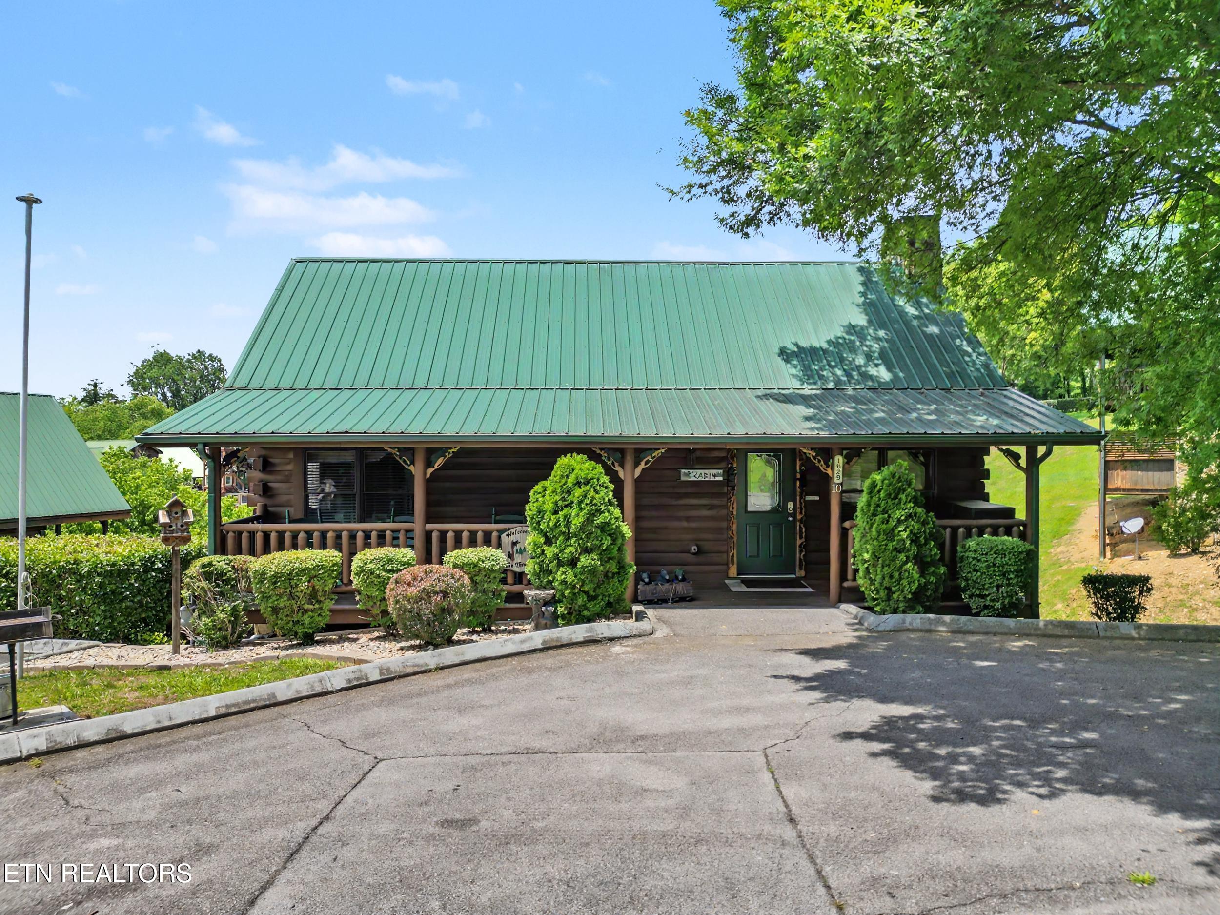 1629 Little Cabin Loop Pigeon Forge TN 37862