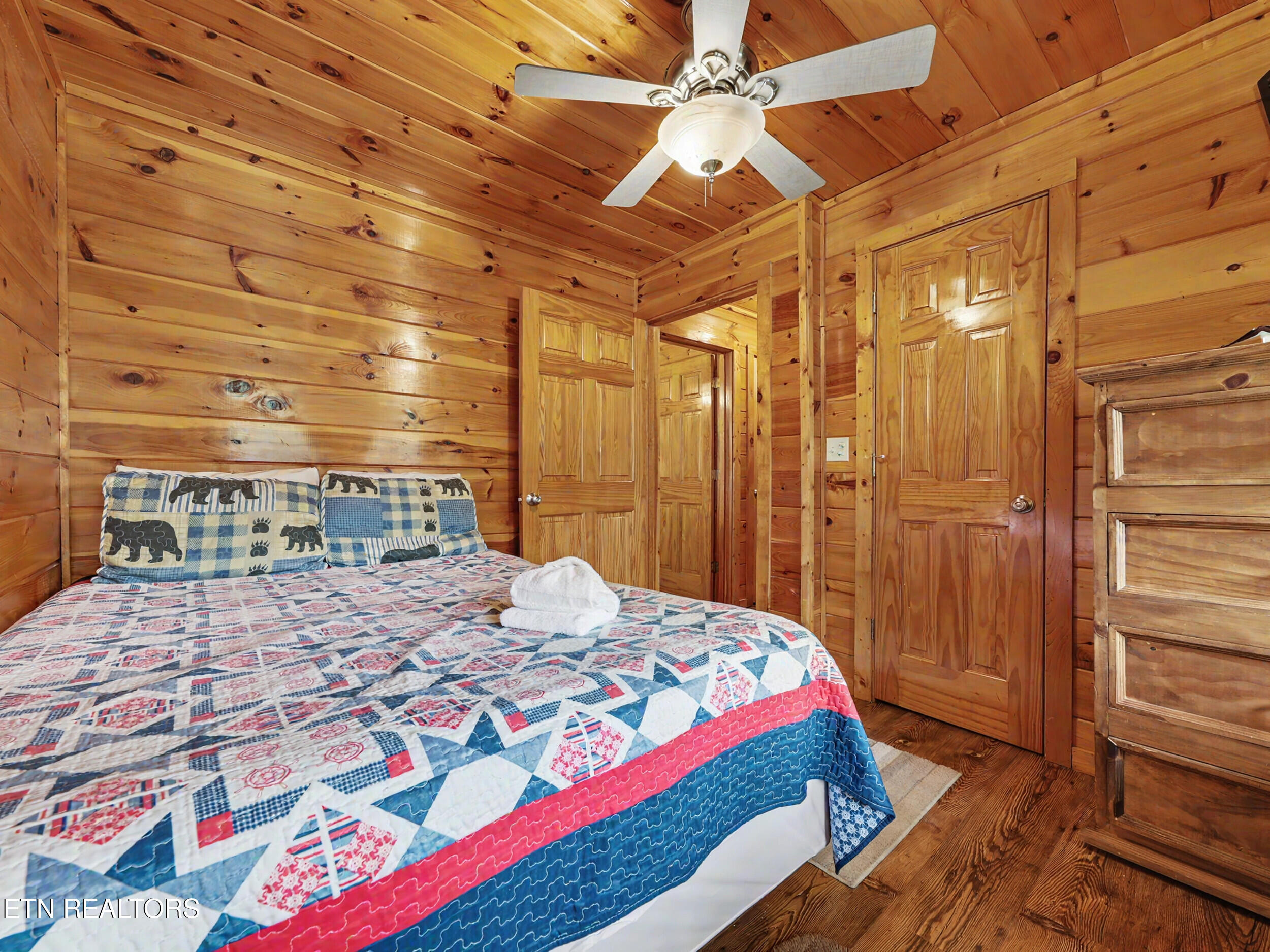 1629 Little Cabin Loop Pigeon Forge TN 37862