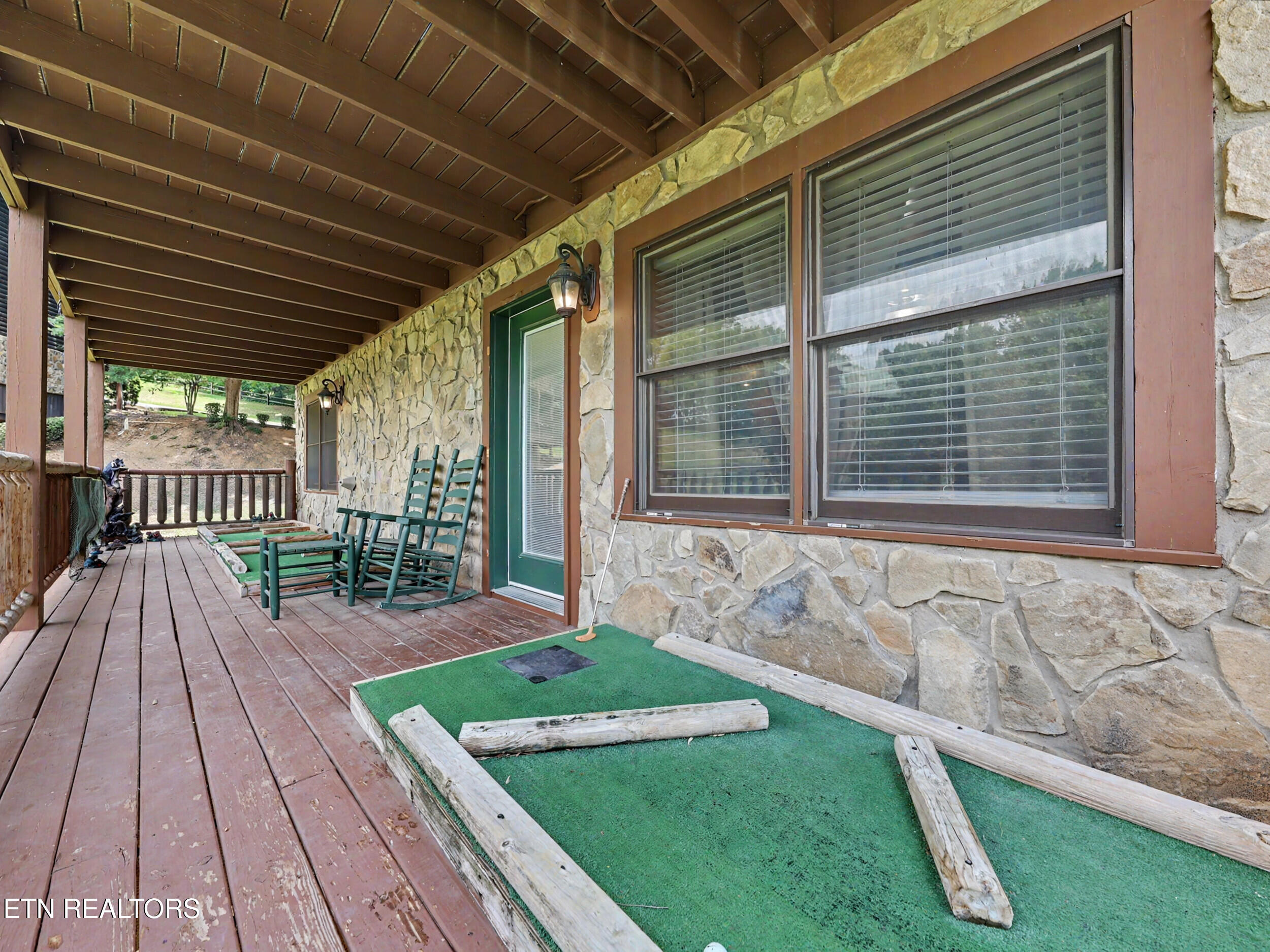 1629 Little Cabin Loop Pigeon Forge TN 37862