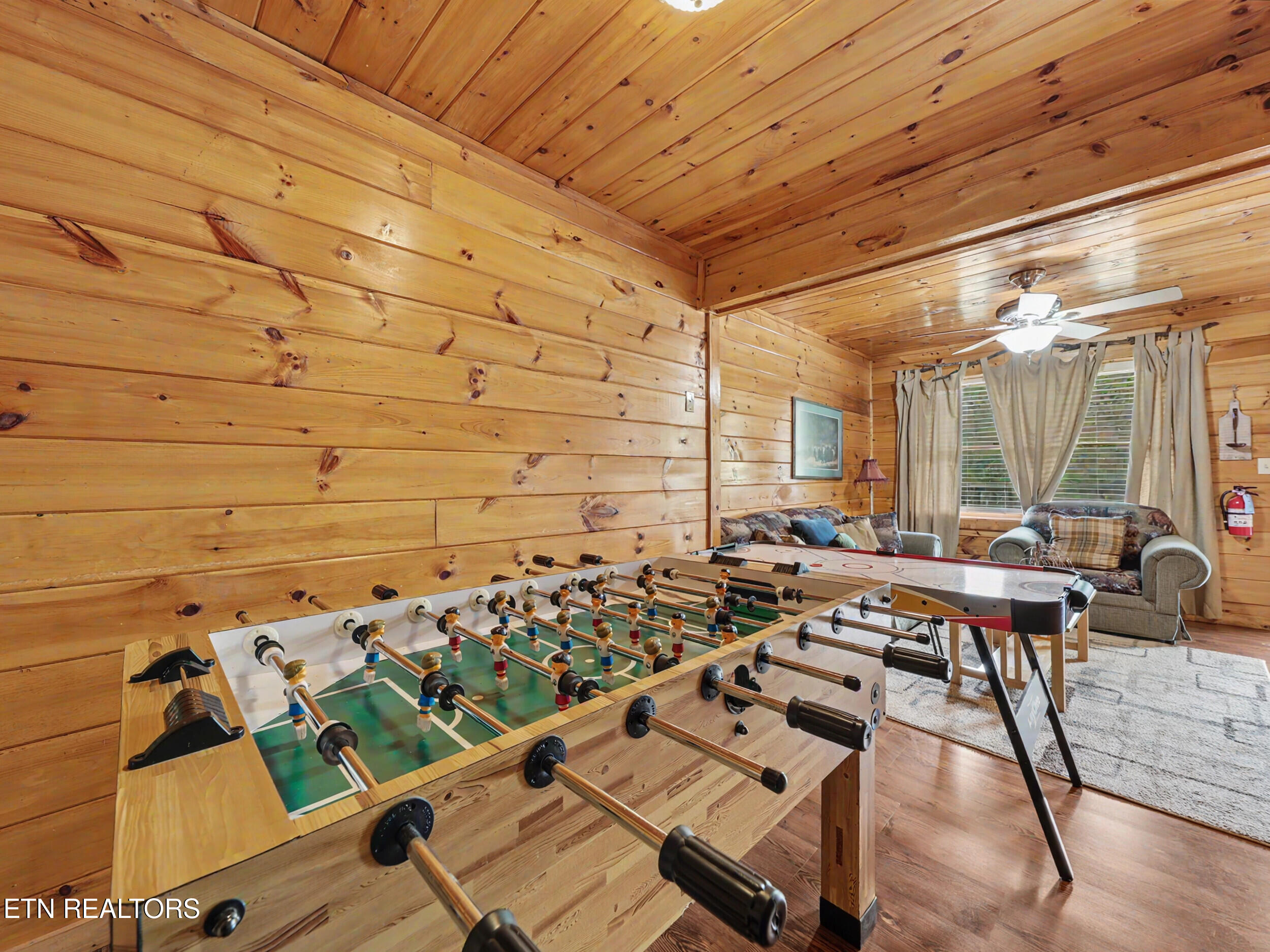 1629 Little Cabin Loop Pigeon Forge TN 37862