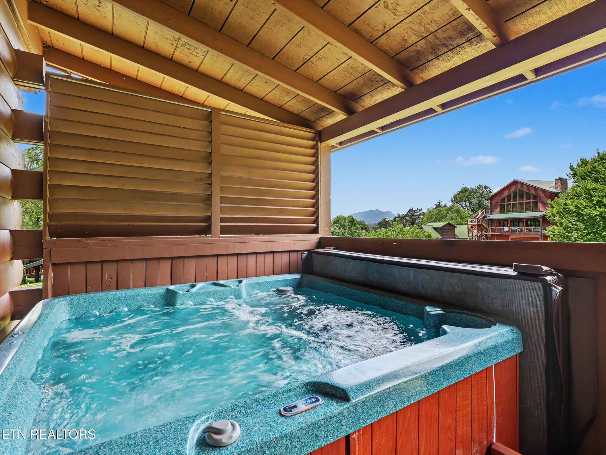 1629 Little Cabin Loop Pigeon Forge TN 37862