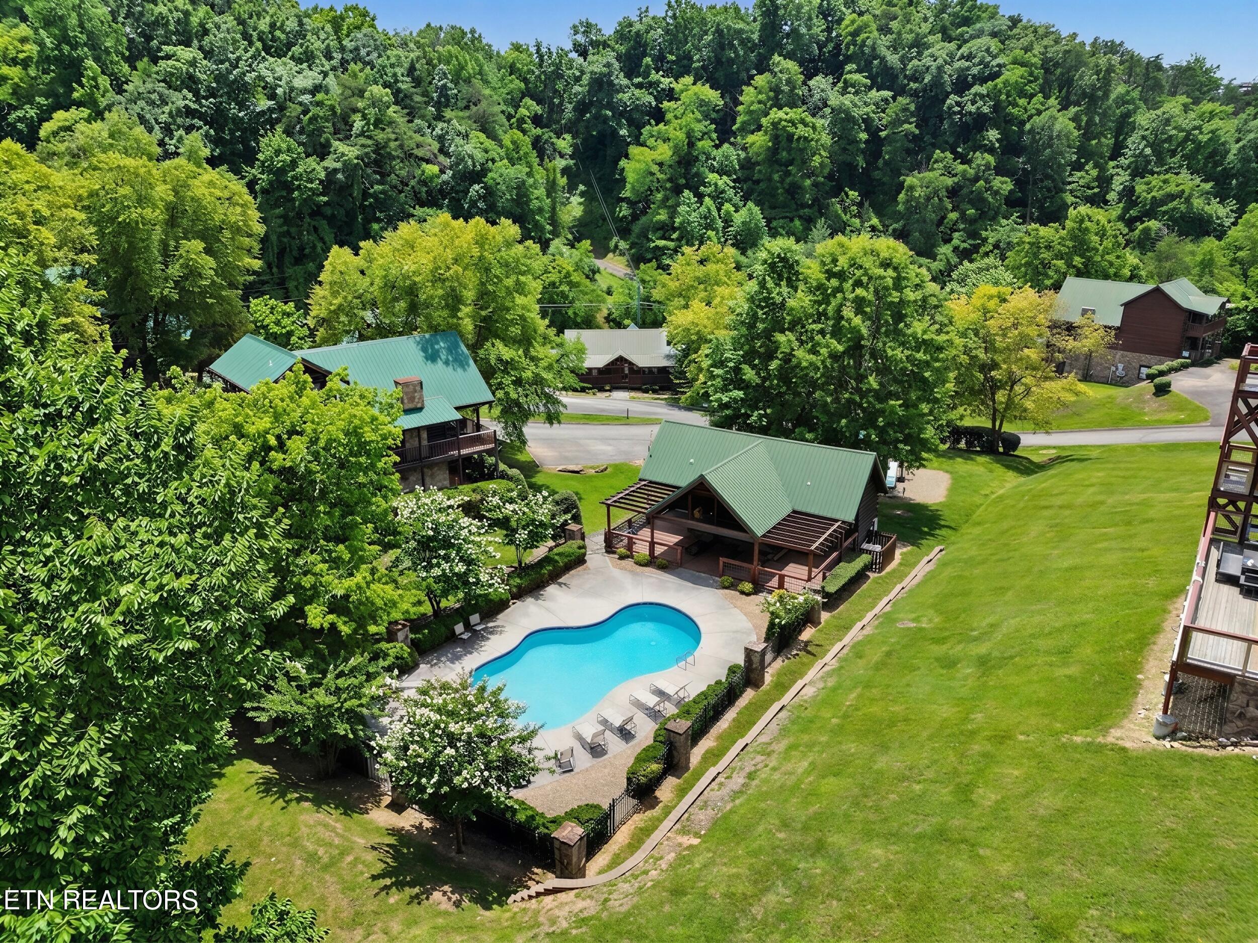 1629 Little Cabin Loop Pigeon Forge TN 37862