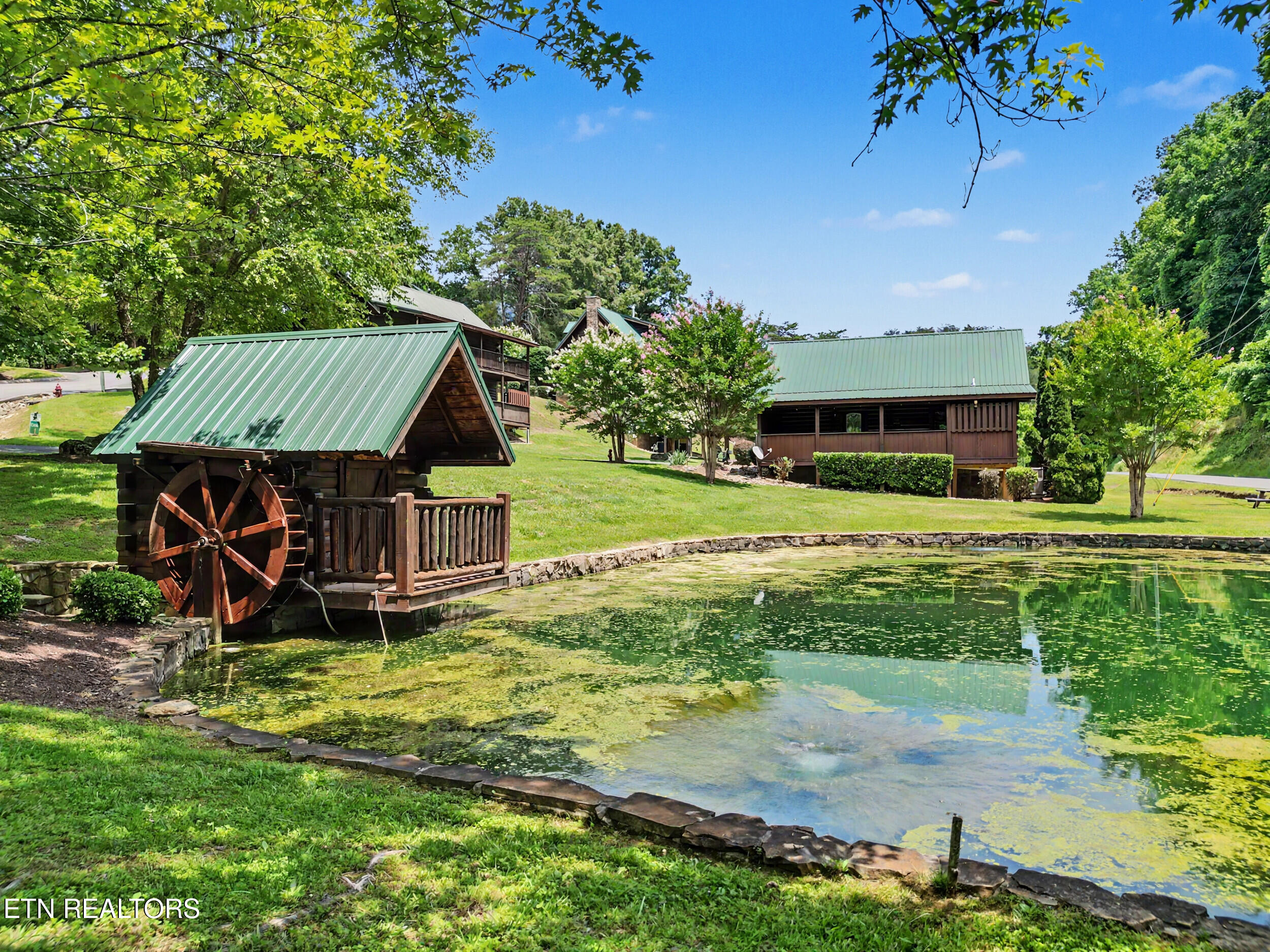 1629 Little Cabin Loop Pigeon Forge TN 37862