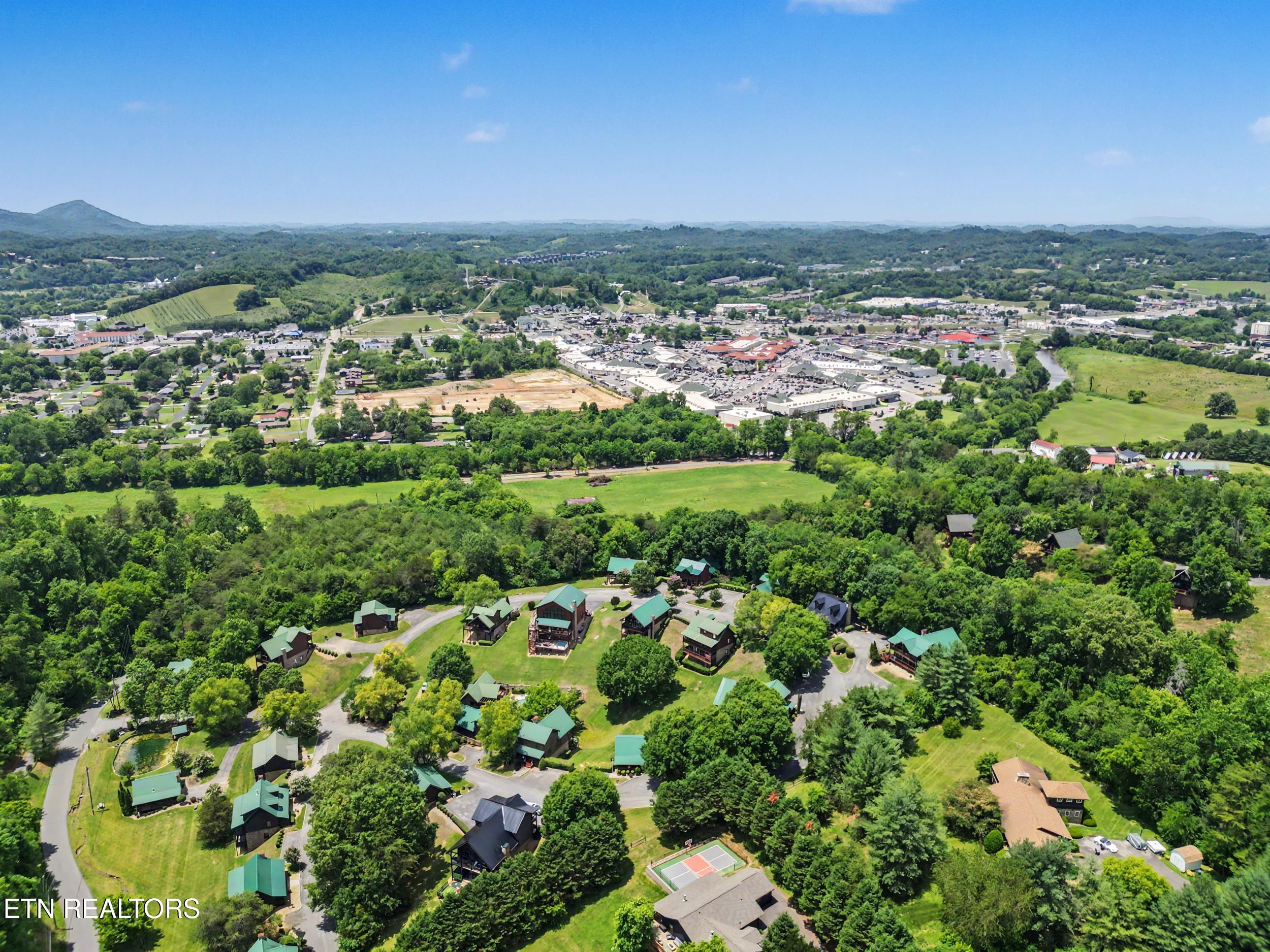 1629 Little Cabin Loop Pigeon Forge TN 37862