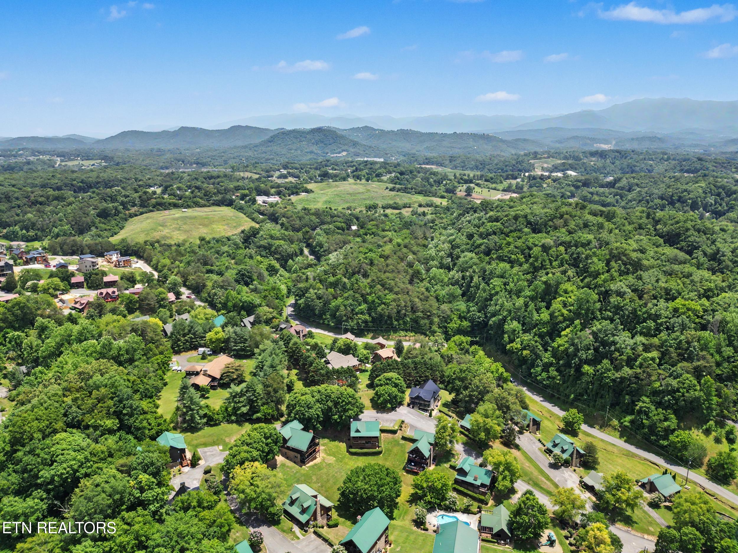 1629 Little Cabin Loop Pigeon Forge TN 37862
