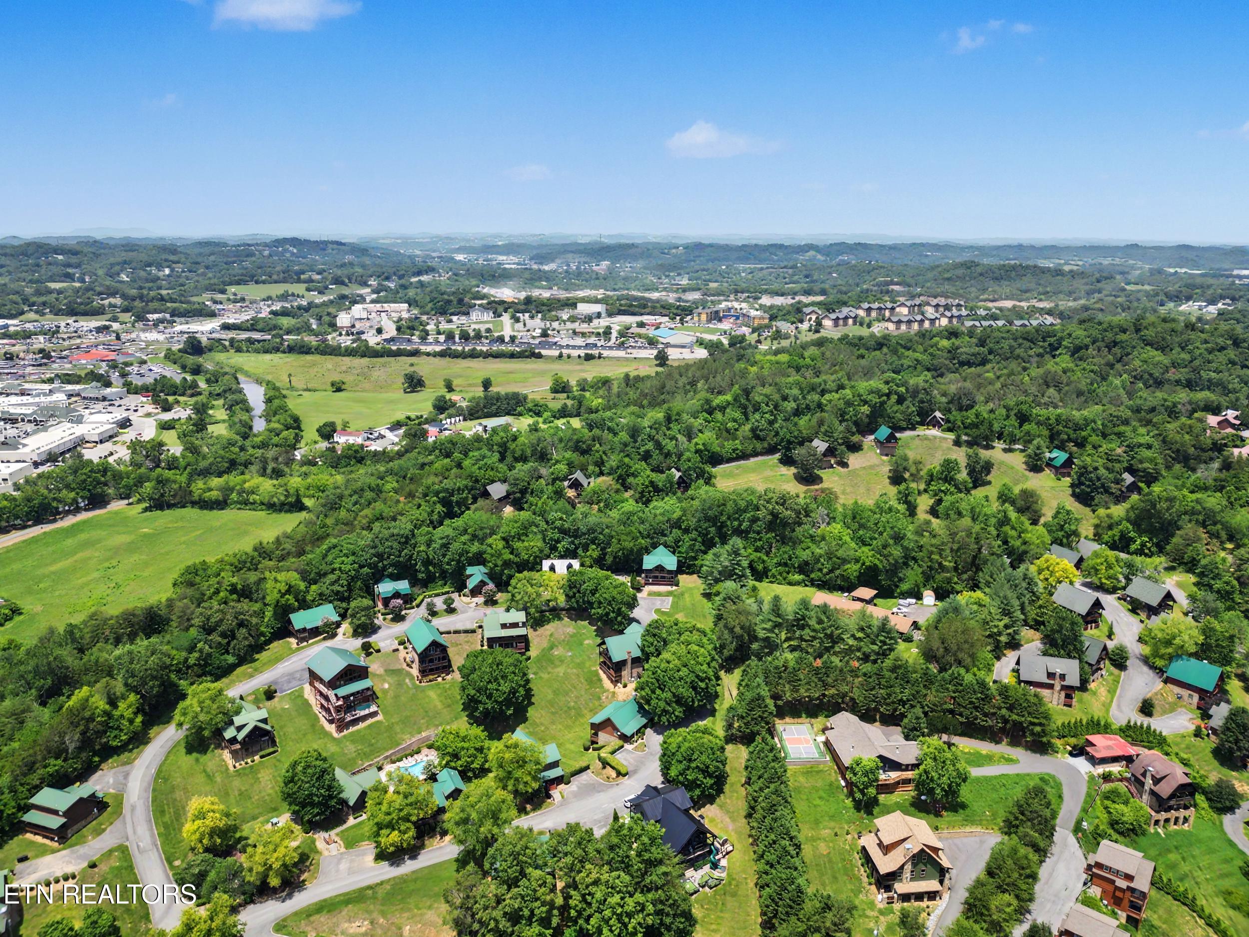 1629 Little Cabin Loop Pigeon Forge TN 37862