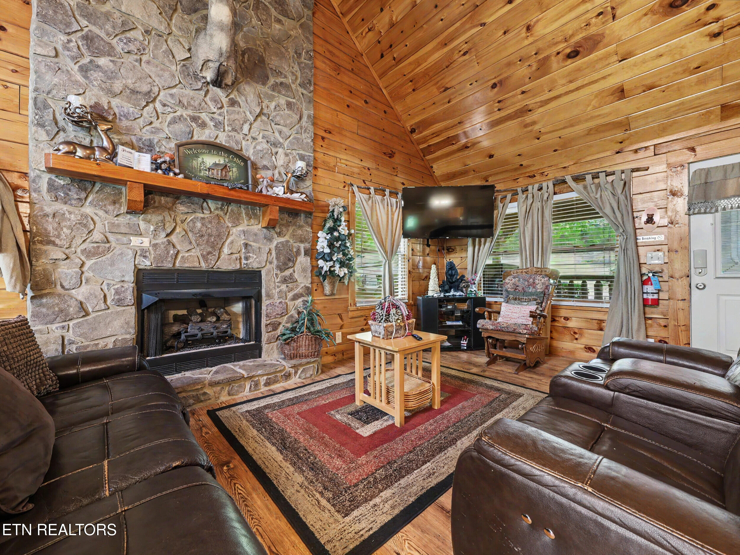 1629 Little Cabin Loop Pigeon Forge TN 37862