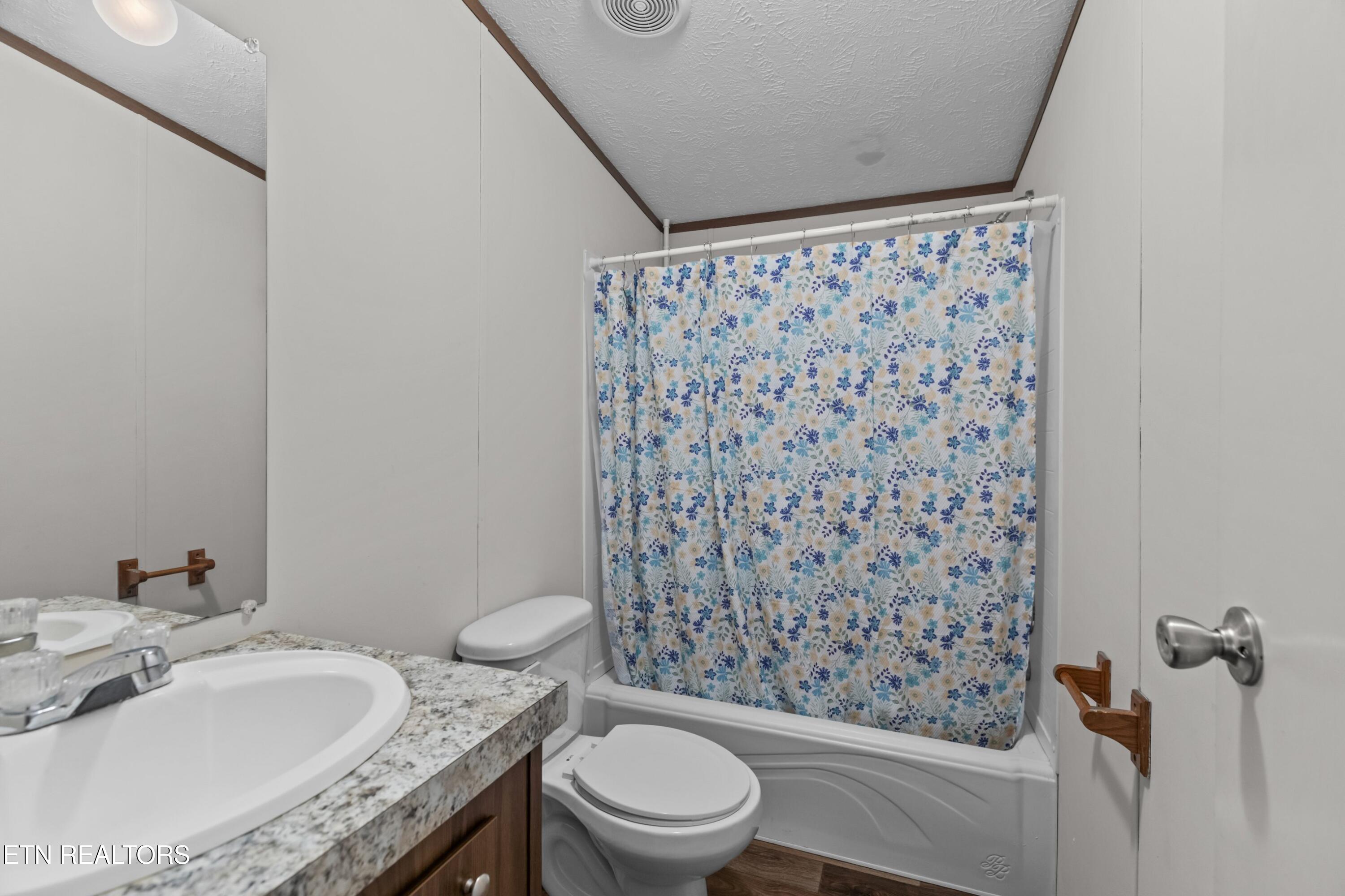 210 Blue Top Road Tazewell TN 37879